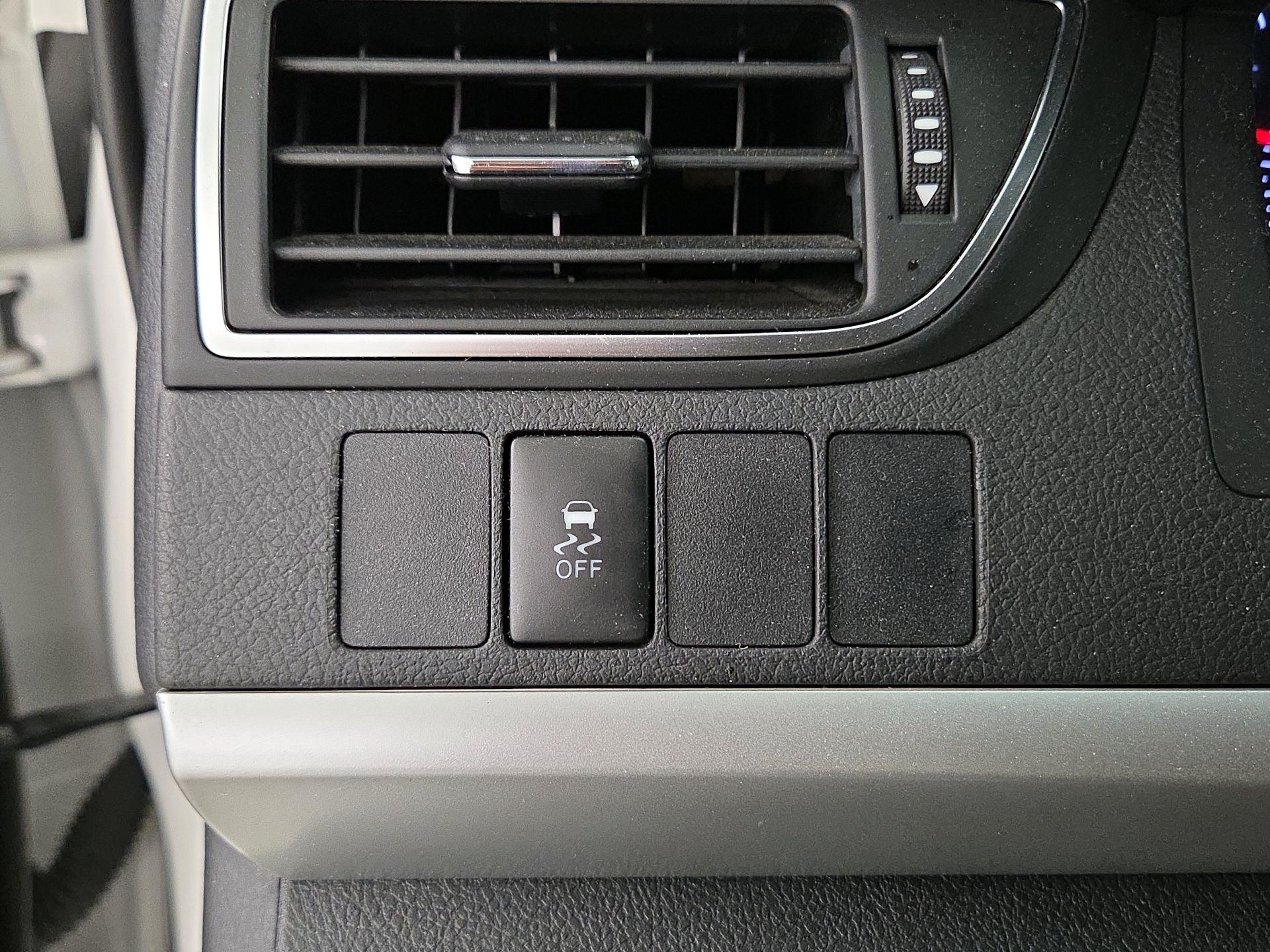 Thumbnail: 2017 Toyota Camry - 13