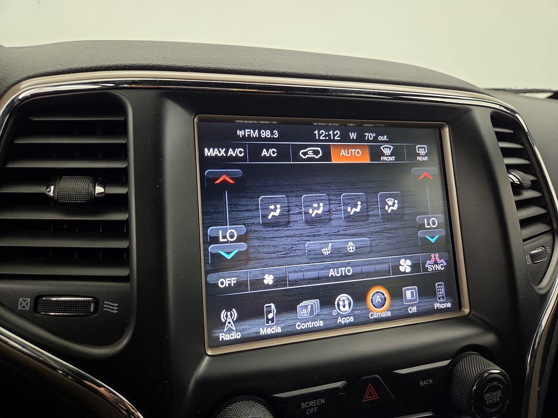 Thumbnail: 2015 Jeep Grand Cherokee - 16