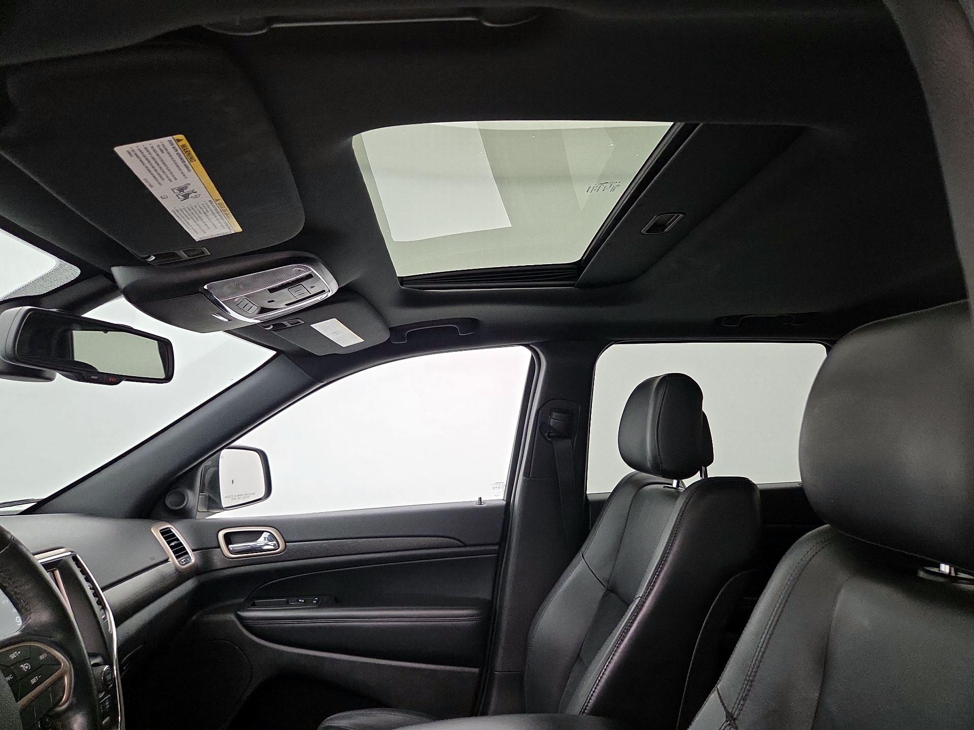 Thumbnail: 2015 Jeep Grand Cherokee - 19