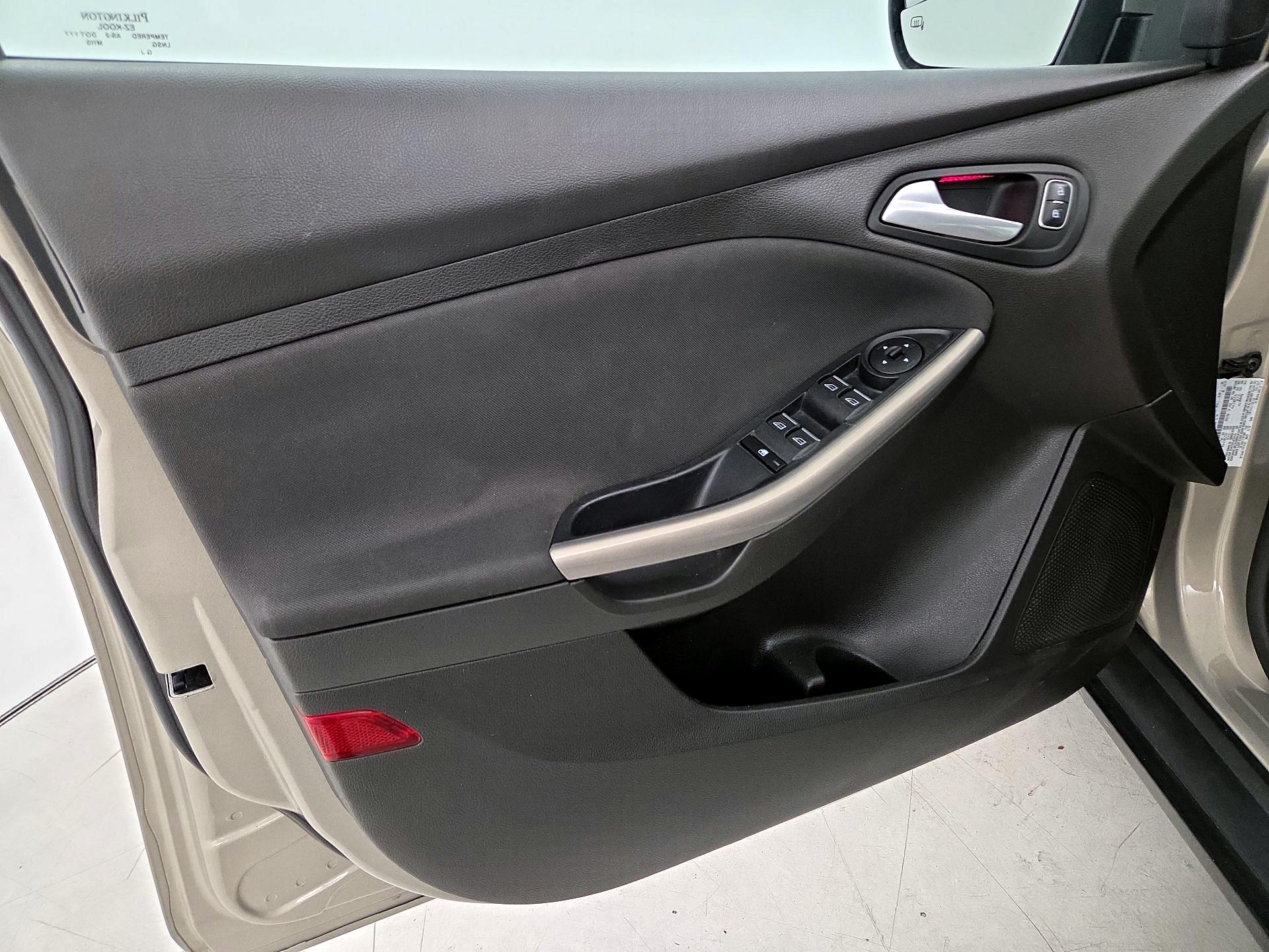 Thumbnail: 2016 Ford Focus - 12