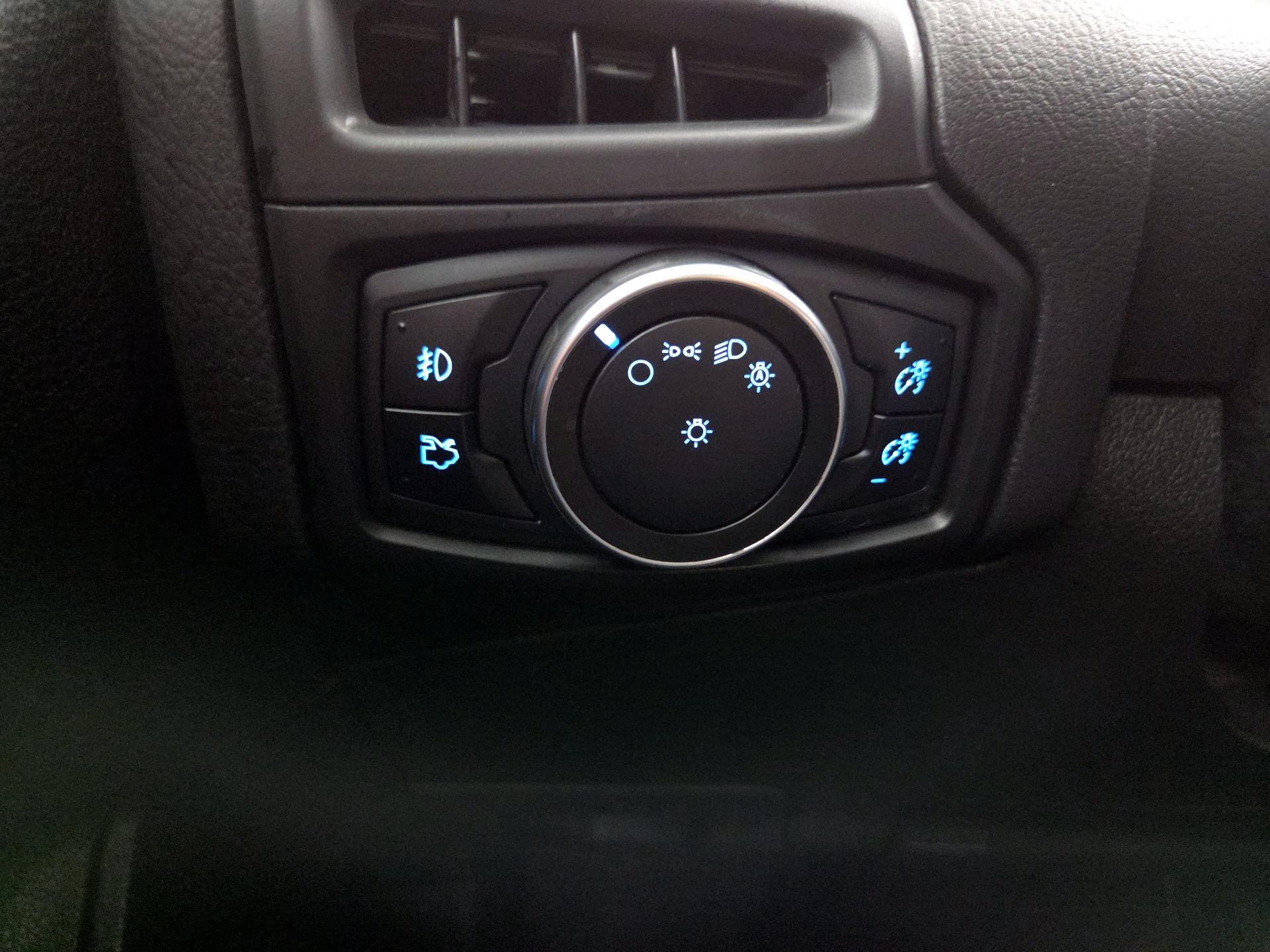 Thumbnail: 2016 Ford Focus - 13