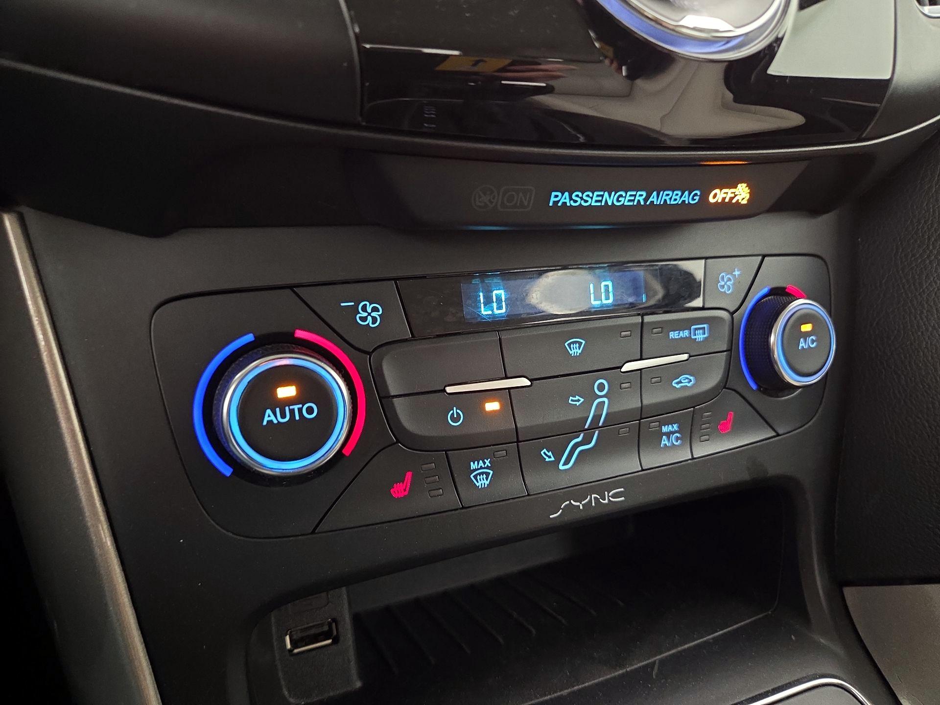 Thumbnail: 2016 Ford Focus - 16