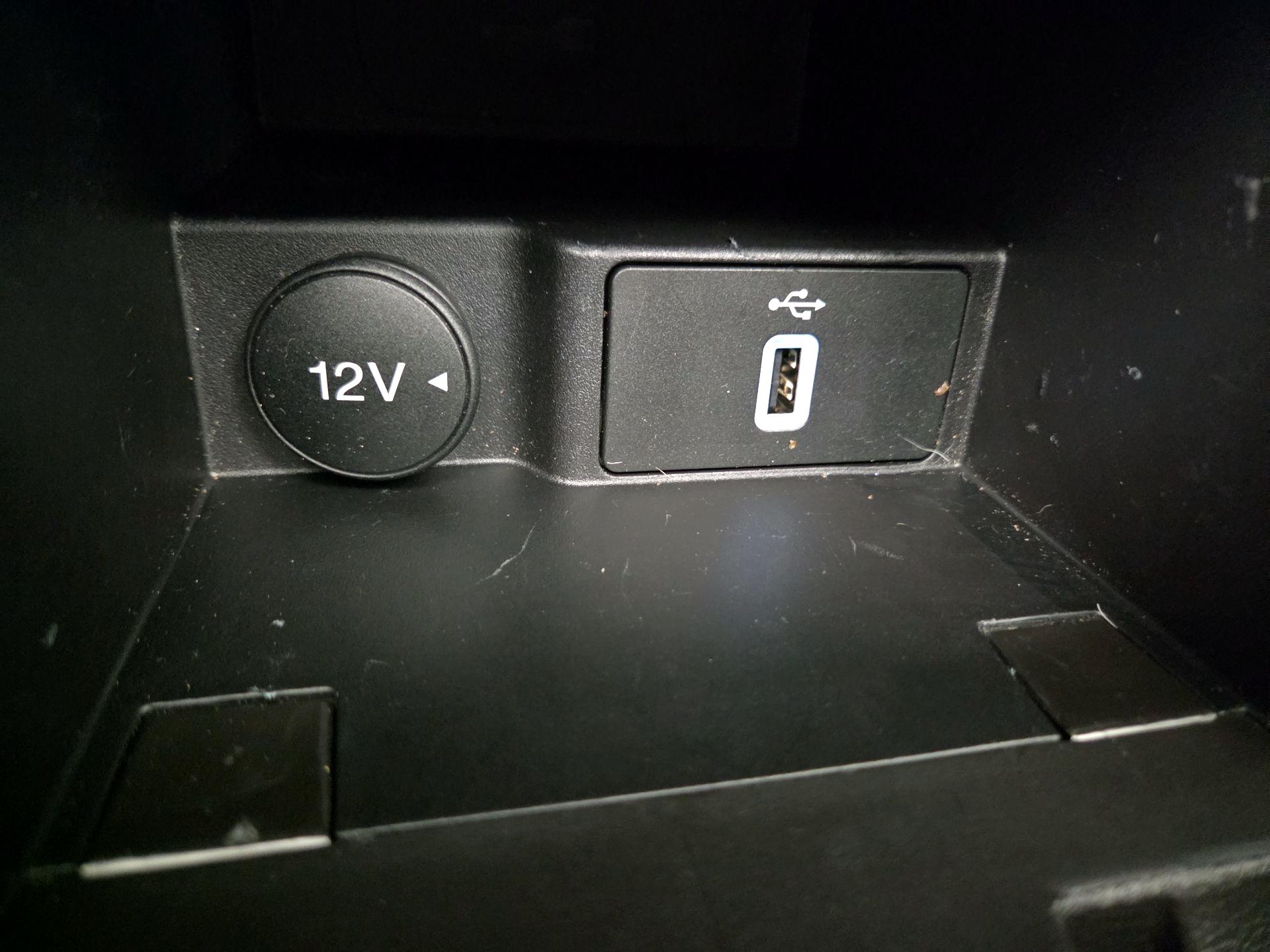 Thumbnail: 2016 Ford Focus - 18