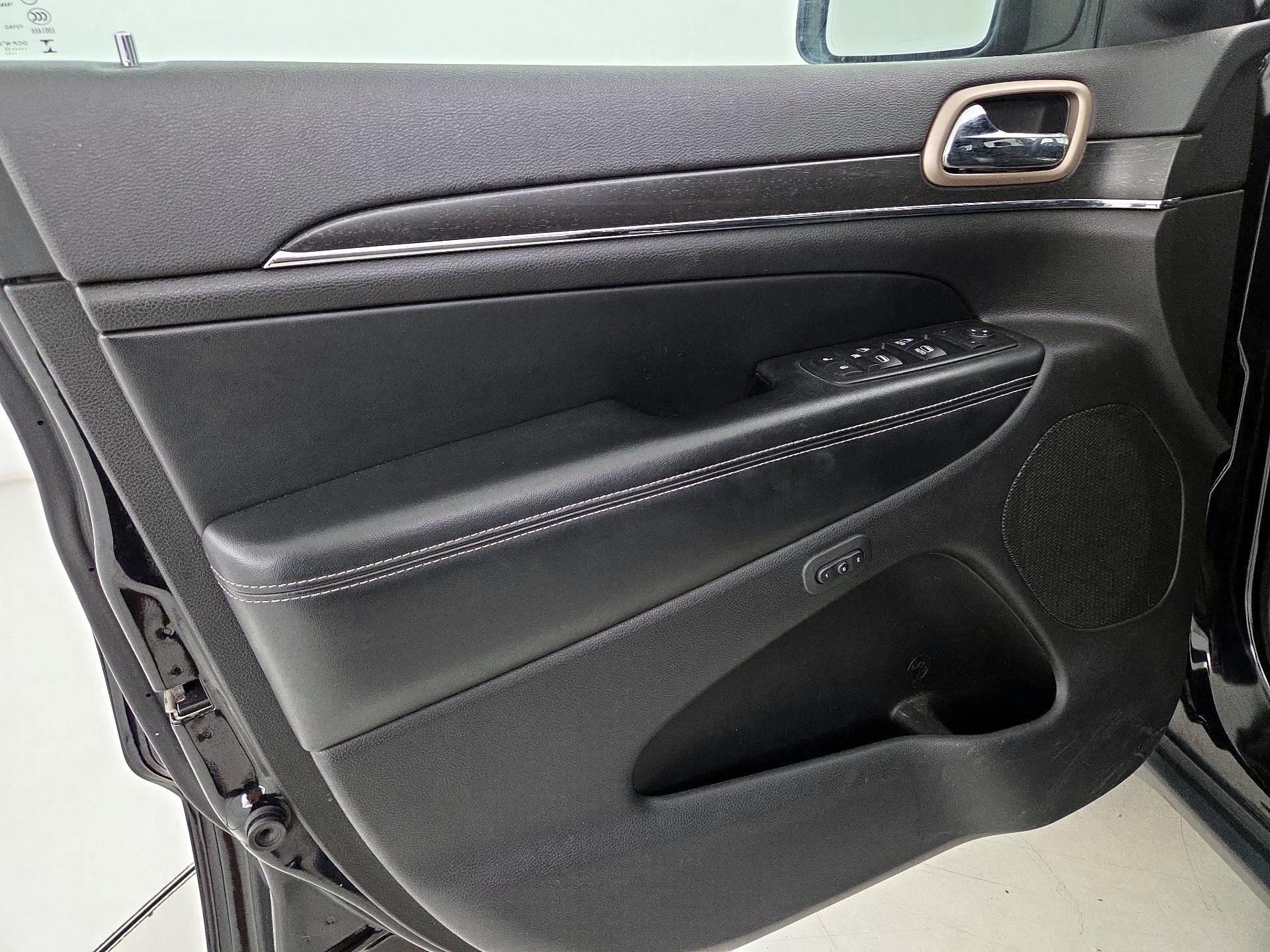 Thumbnail: 2017 Jeep Grand Cherokee - 12