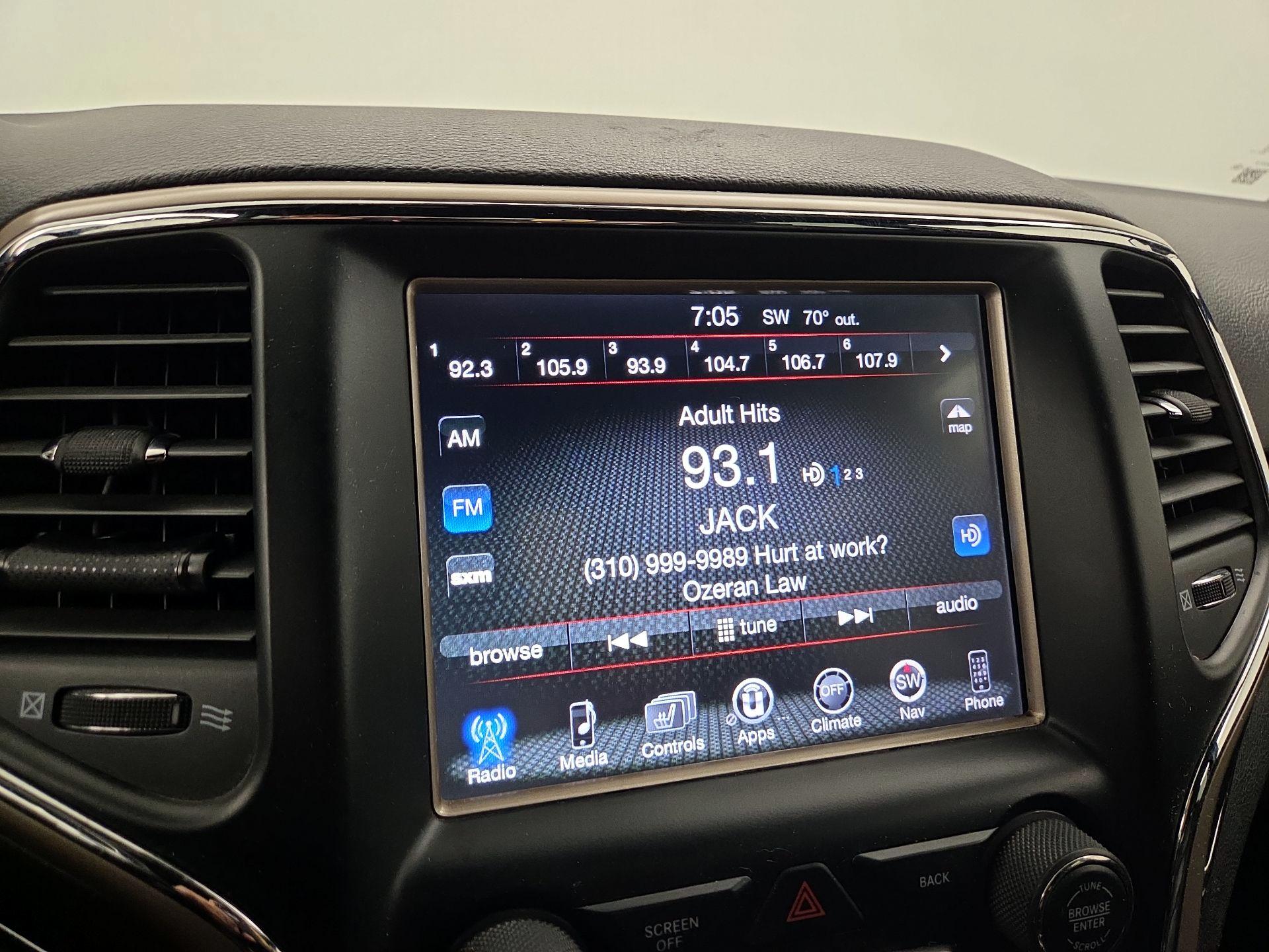 Thumbnail: 2017 Jeep Grand Cherokee - 16