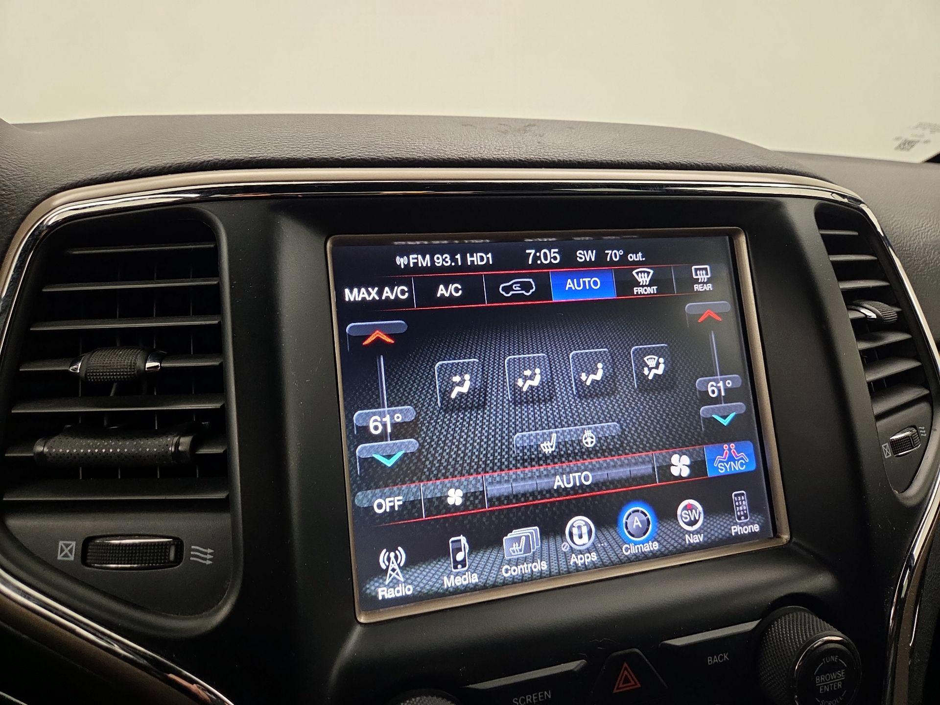 Thumbnail: 2017 Jeep Grand Cherokee - 17