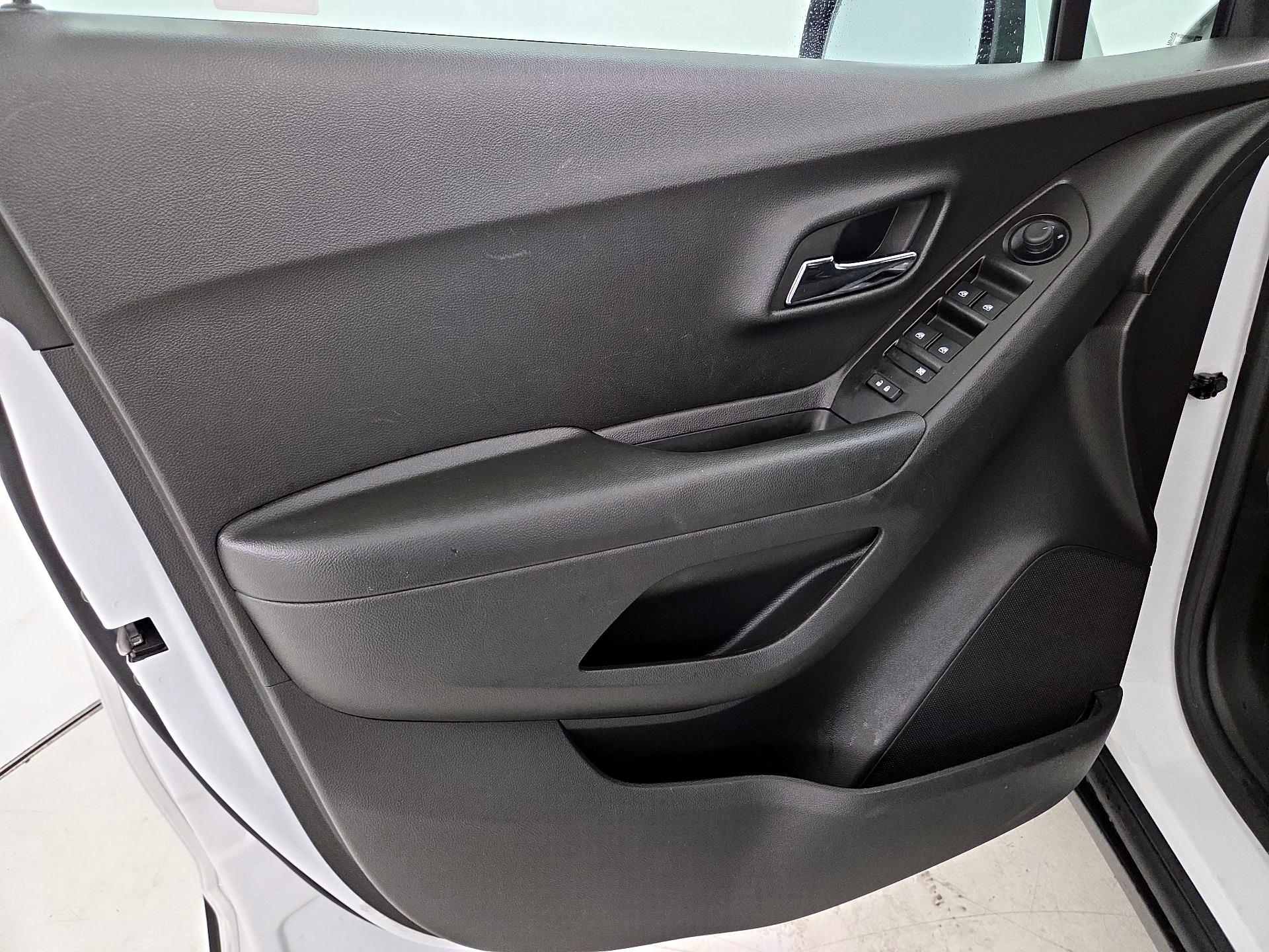 Thumbnail: 2022 Chevrolet Trax - 12