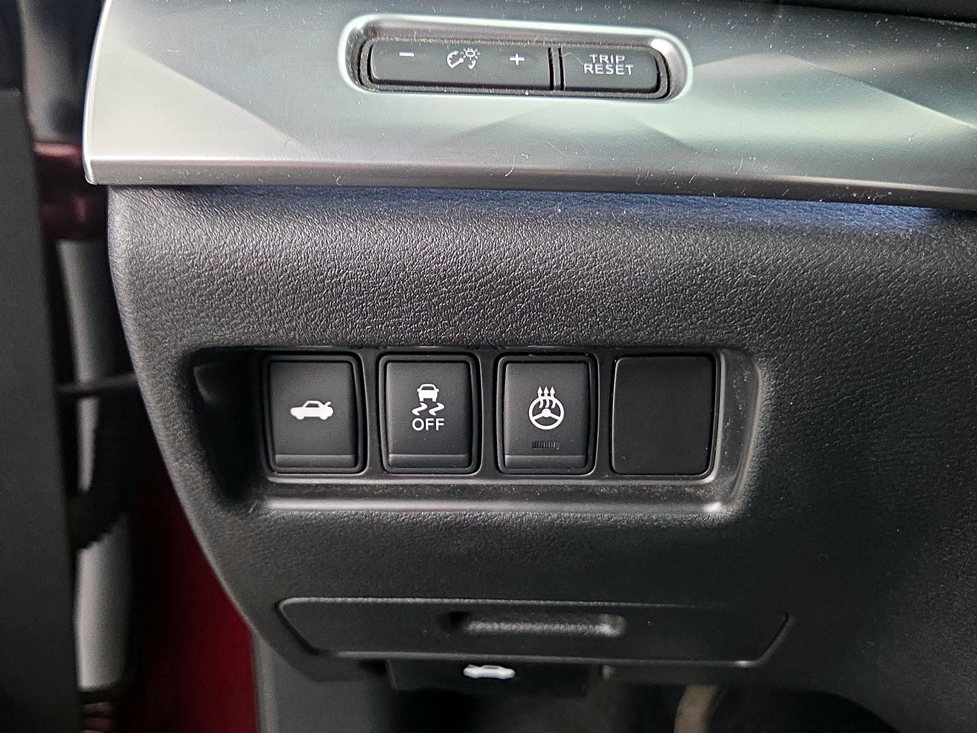 Thumbnail: 2016 Nissan Maxima - 13