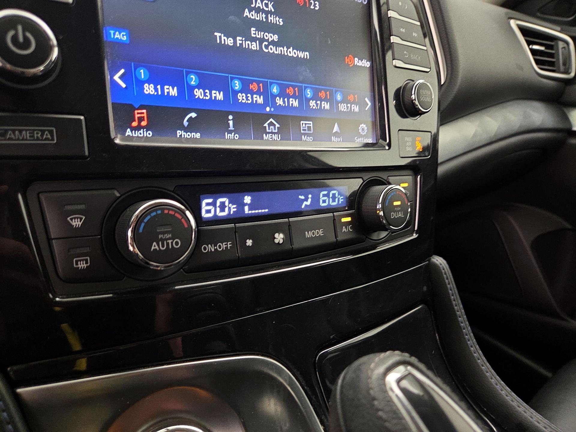 Thumbnail: 2016 Nissan Maxima - 17