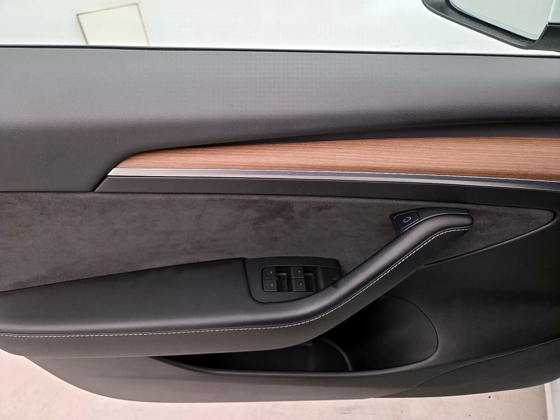 Thumbnail: 2021 Tesla Model 3 - 12