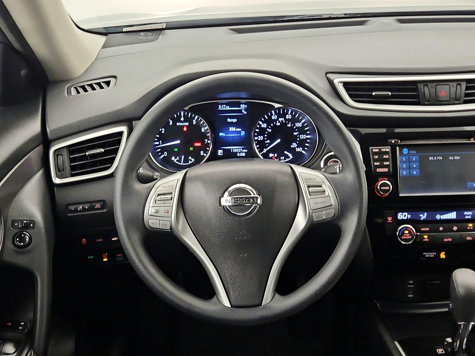 2016 Nissan Rogue SV - Photo 11