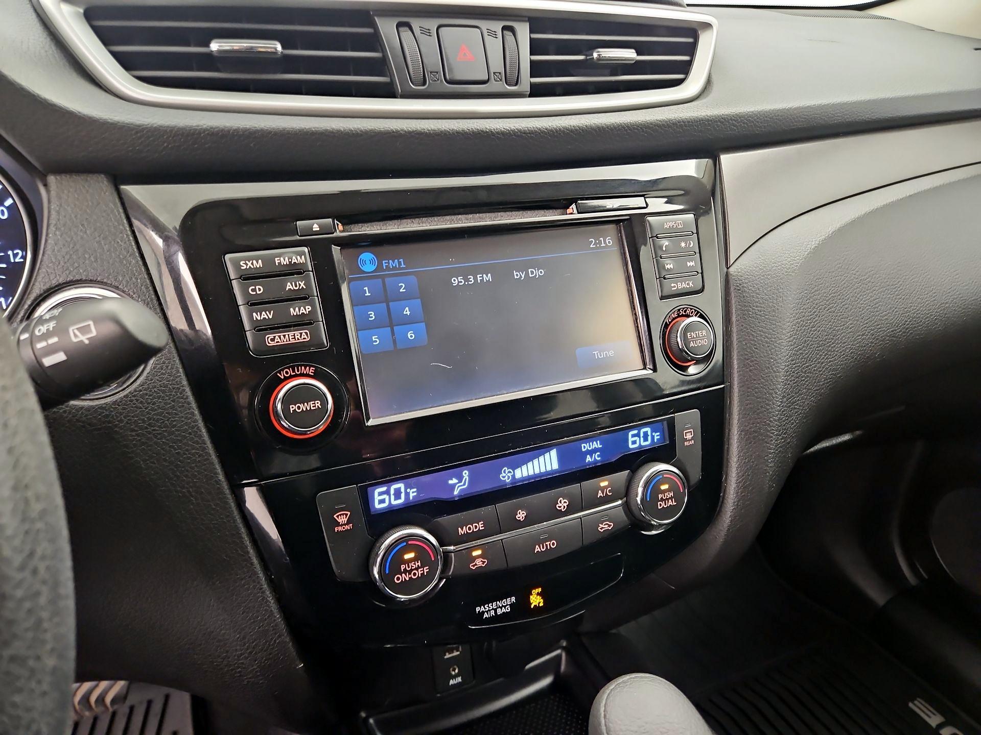 Thumbnail: 2016 Nissan Rogue - 16