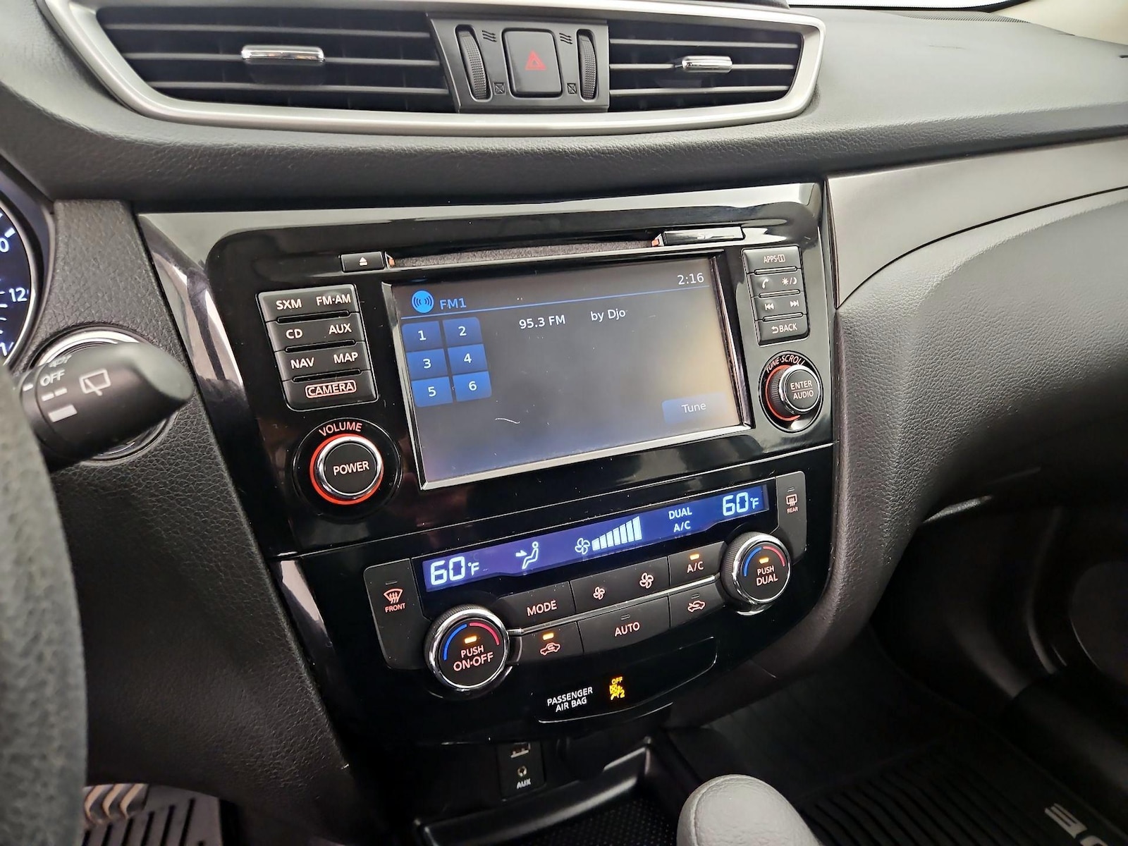 2016 Nissan Rogue SV - Photo 17