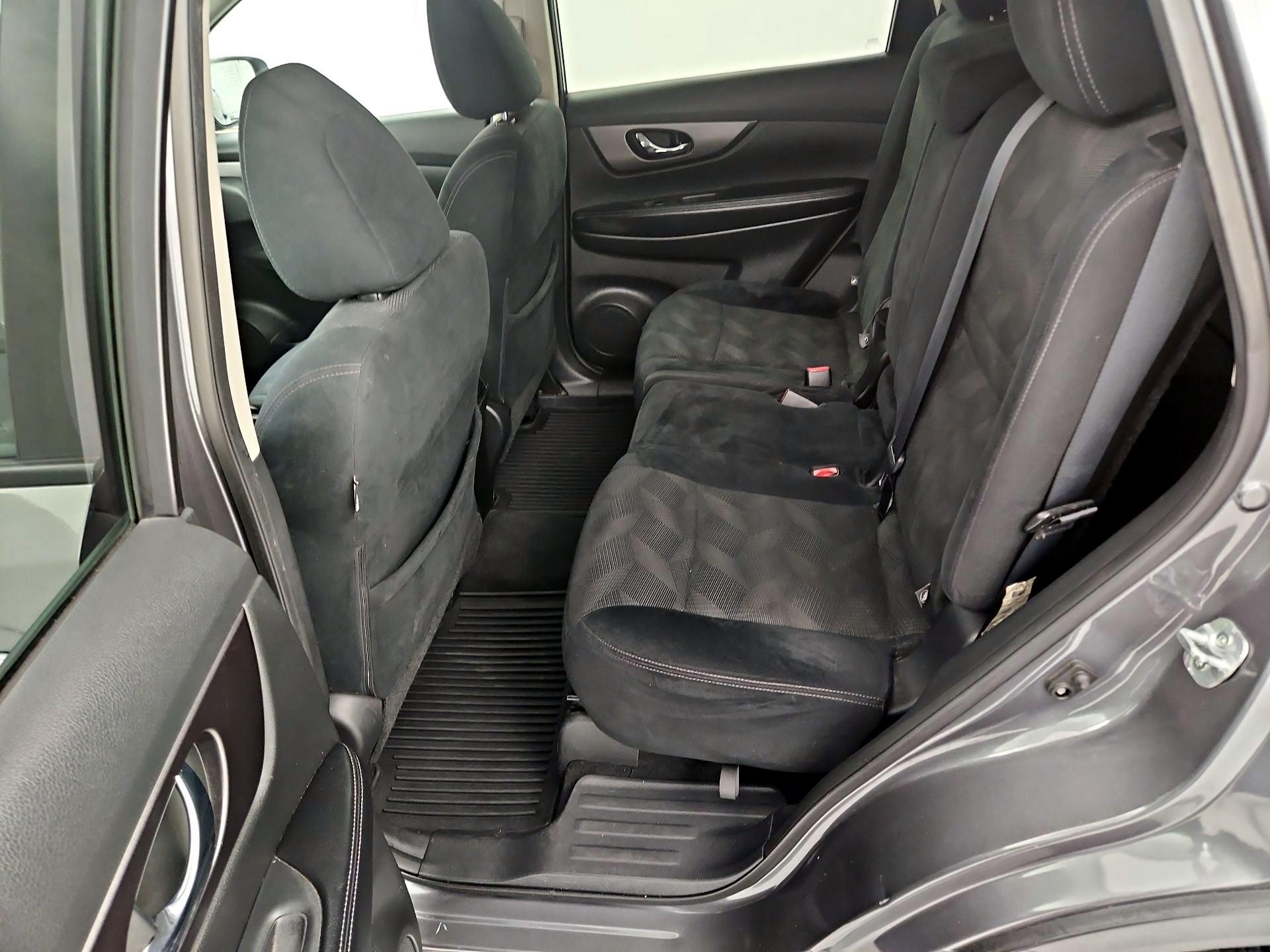 Thumbnail: 2016 Nissan Rogue - 20