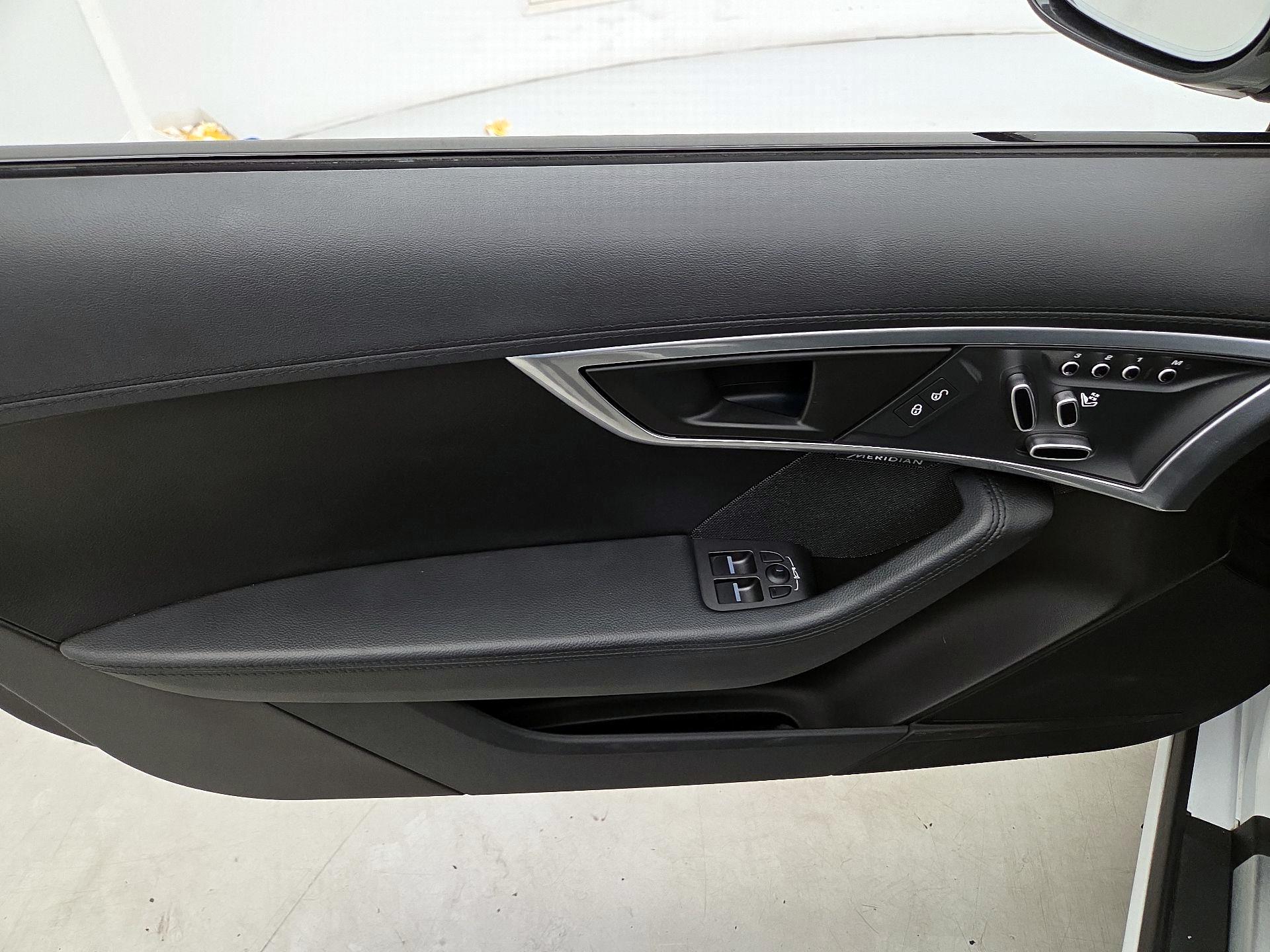 Thumbnail: 2020 Jaguar F-Type - 12