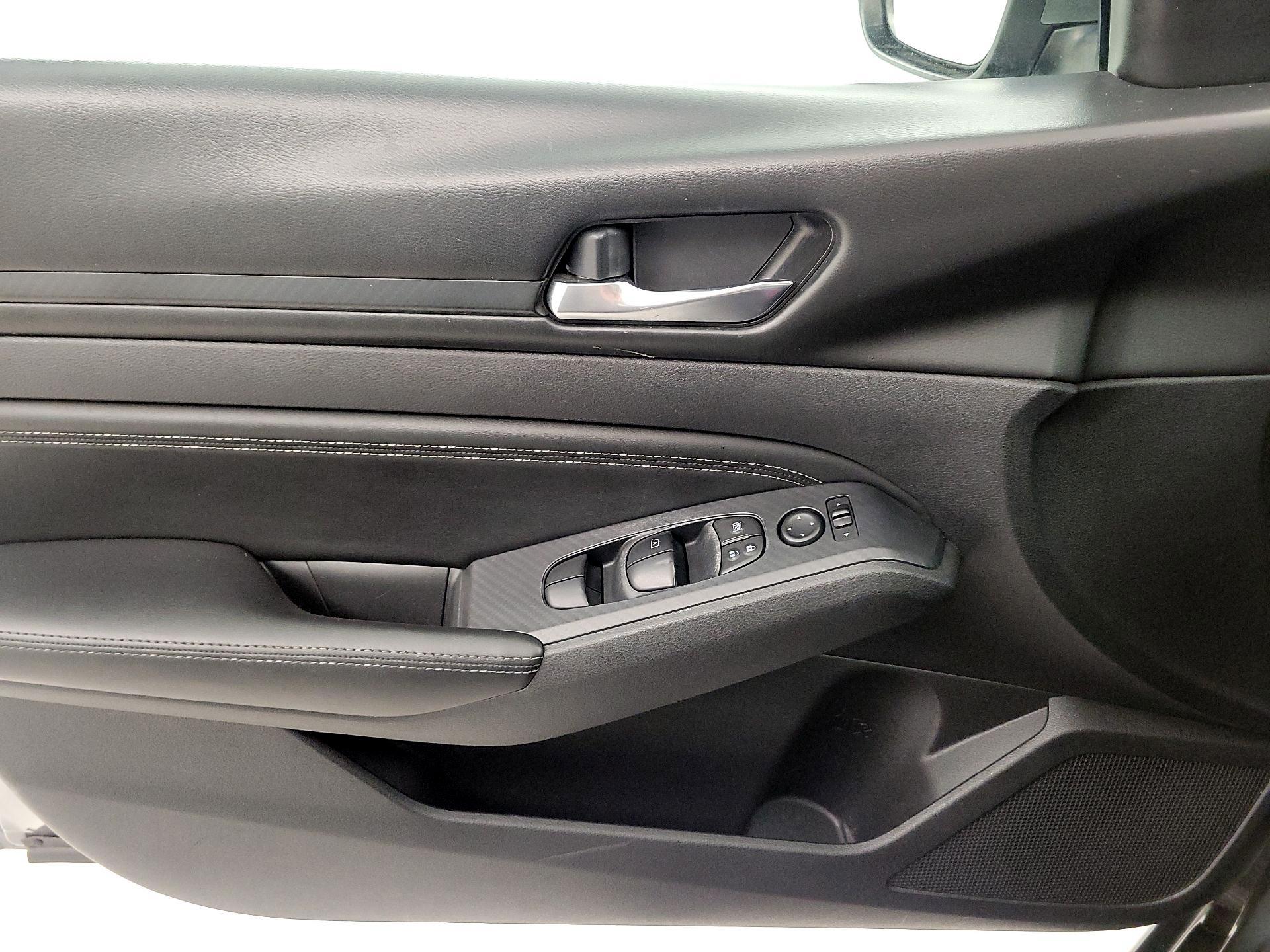 Thumbnail: 2019 Nissan Altima - 12