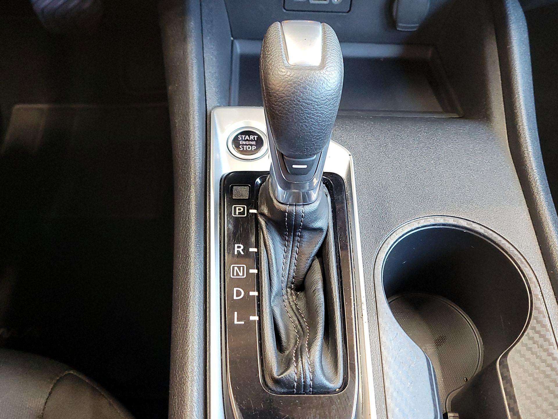 Thumbnail: 2019 Nissan Altima - 17