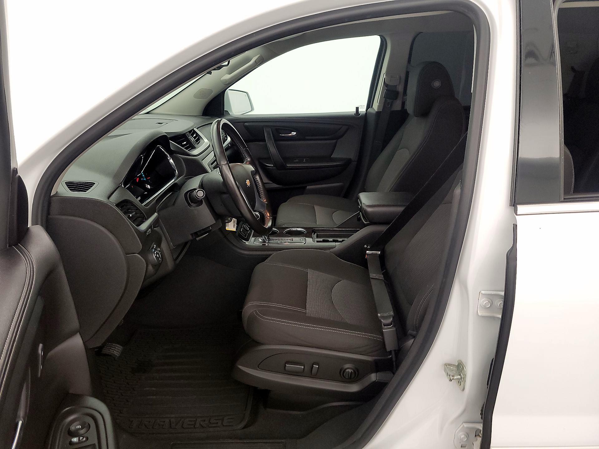 Thumbnail: 2017 Chevrolet Traverse - 11