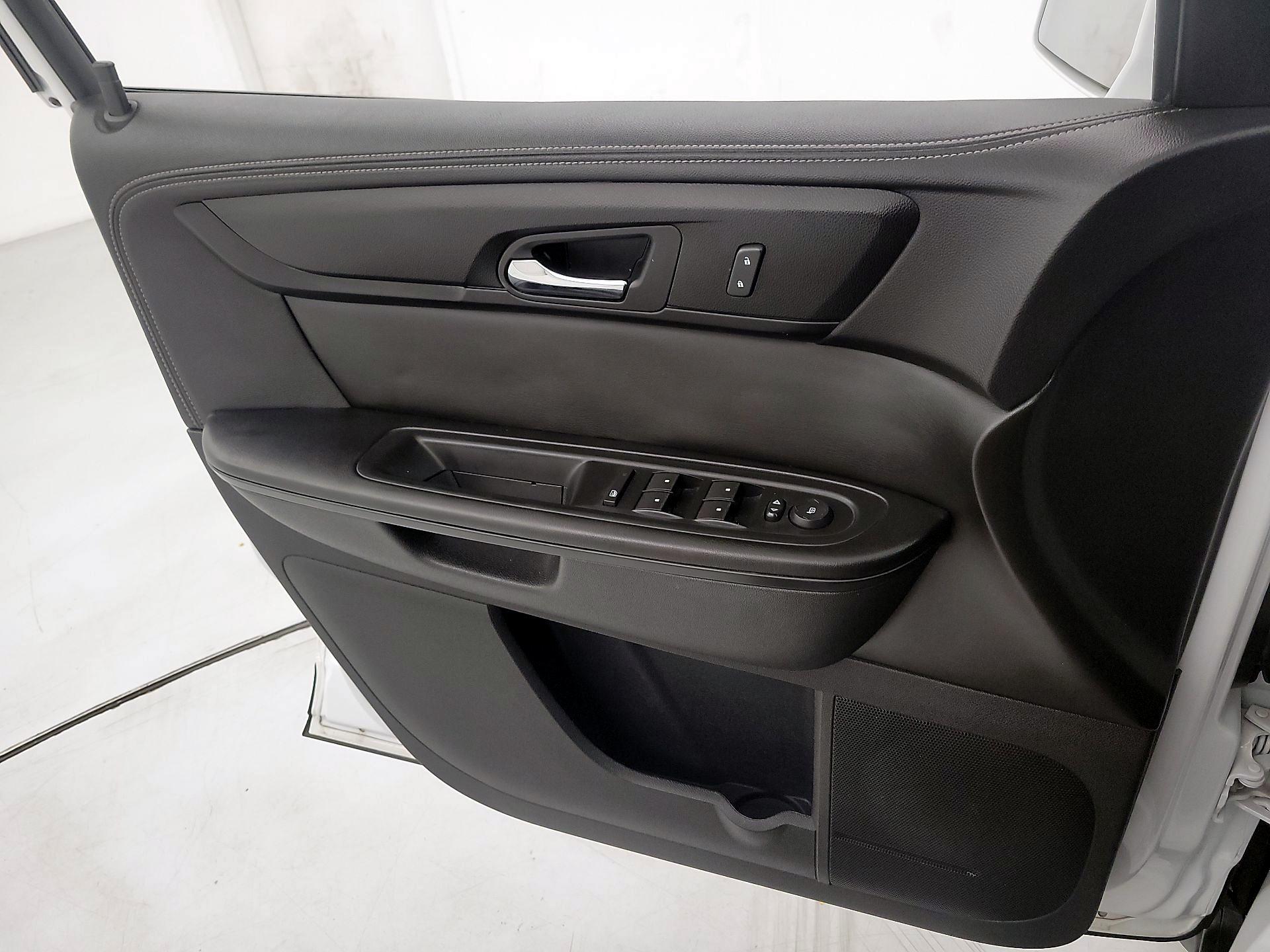 Thumbnail: 2017 Chevrolet Traverse - 12