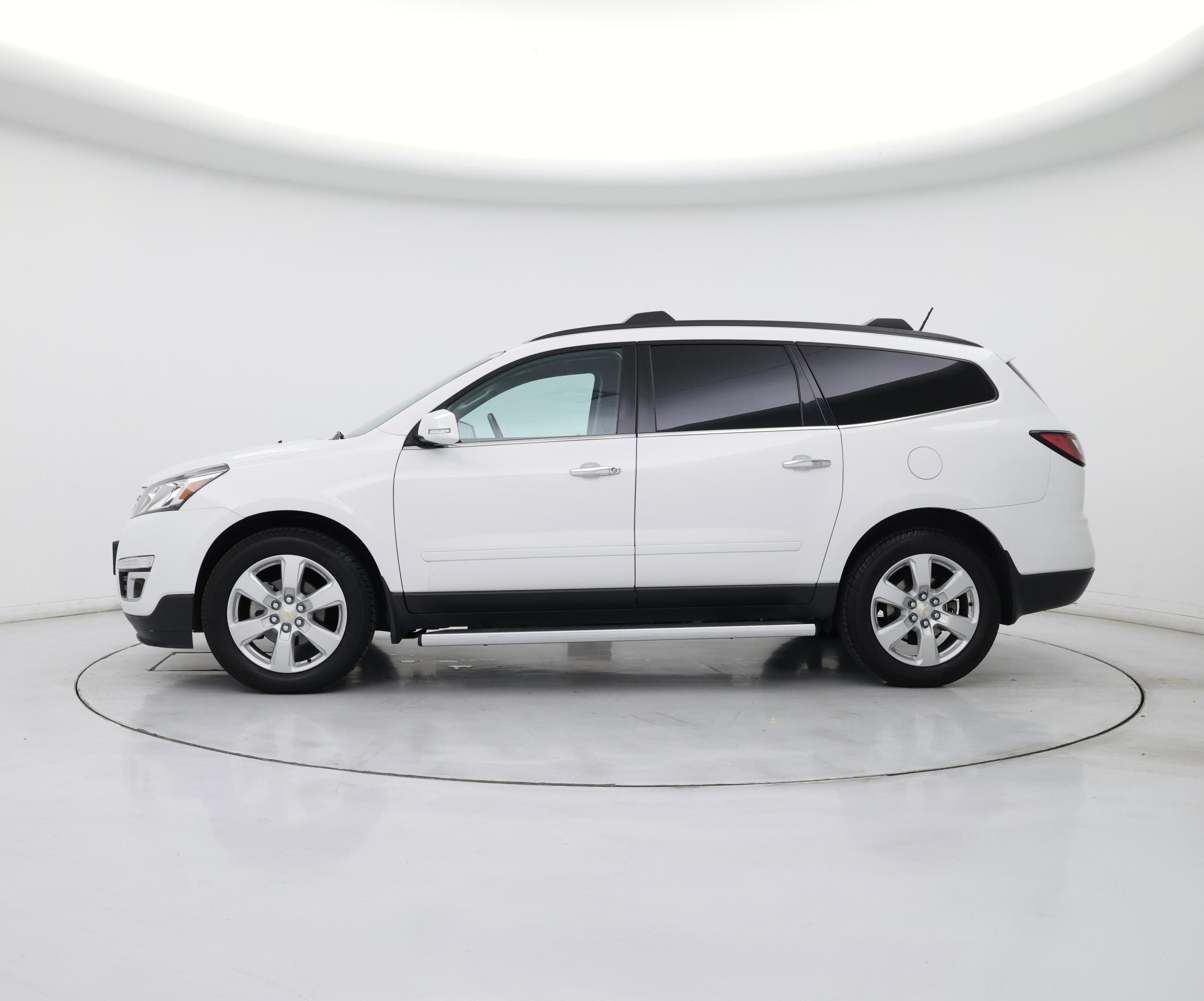 Thumbnail: 2017 Chevrolet Traverse - 3