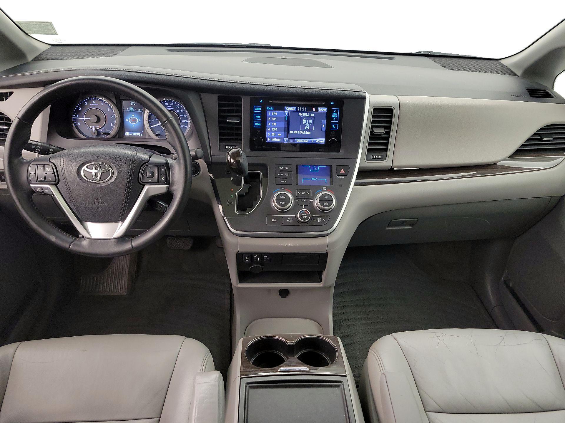 Thumbnail: 2016 Toyota Sienna - 9