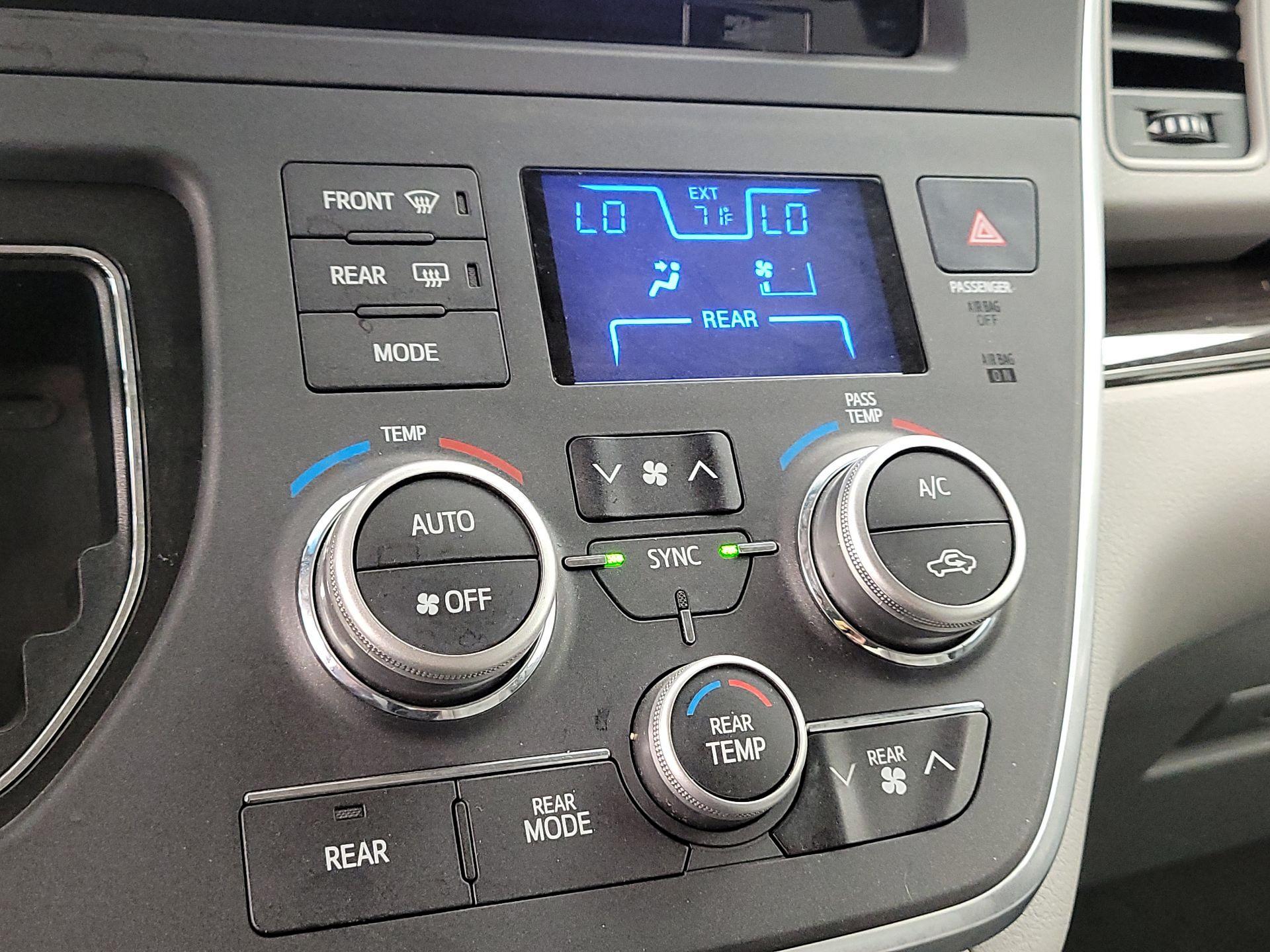 Thumbnail: 2016 Toyota Sienna - 16