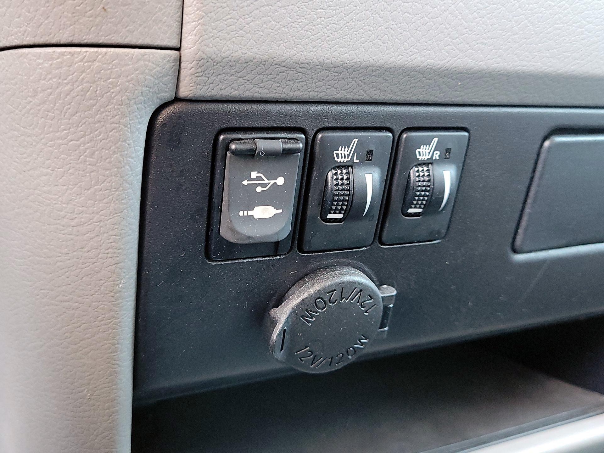 Thumbnail: 2016 Toyota Sienna - 18