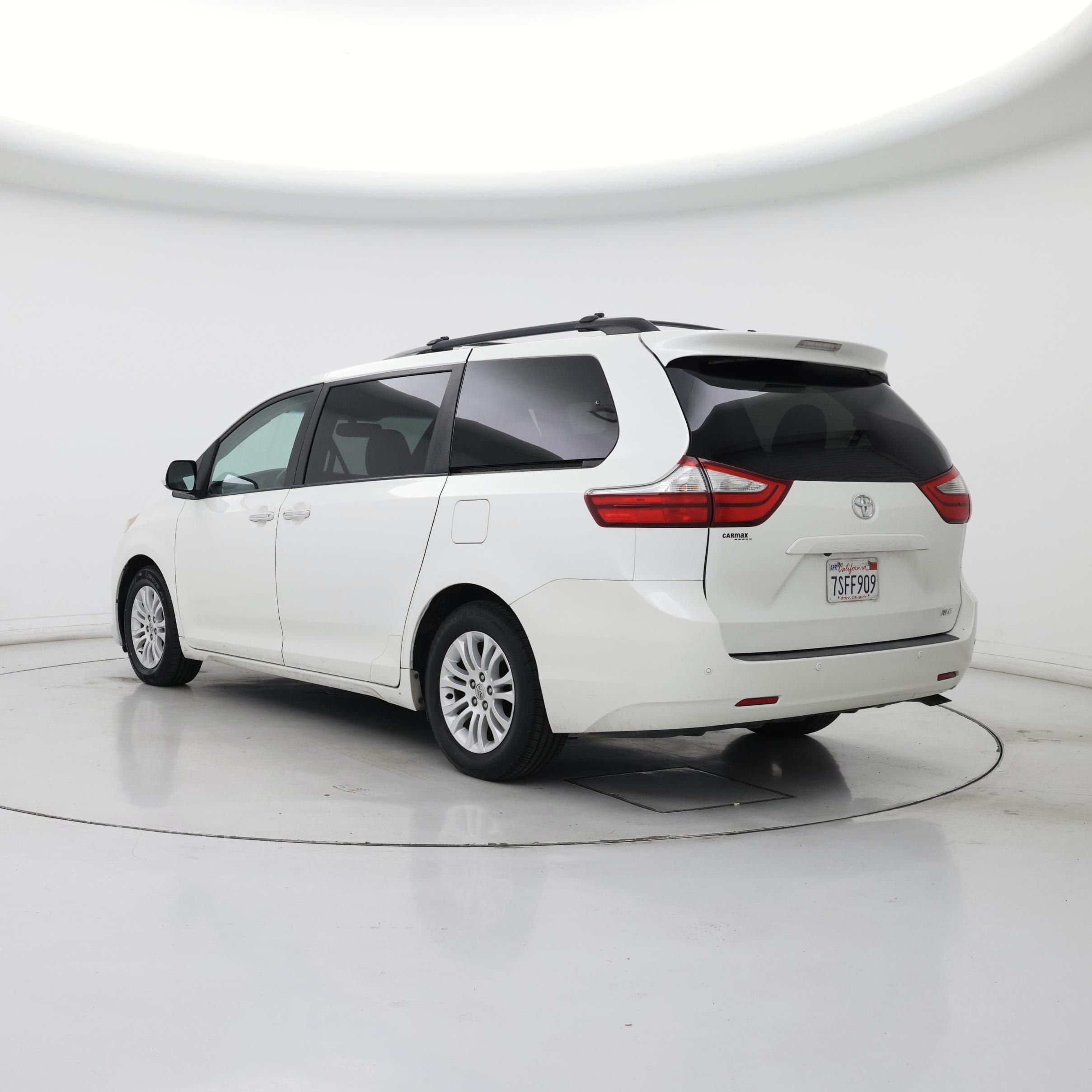 Thumbnail: 2016 Toyota Sienna - 2