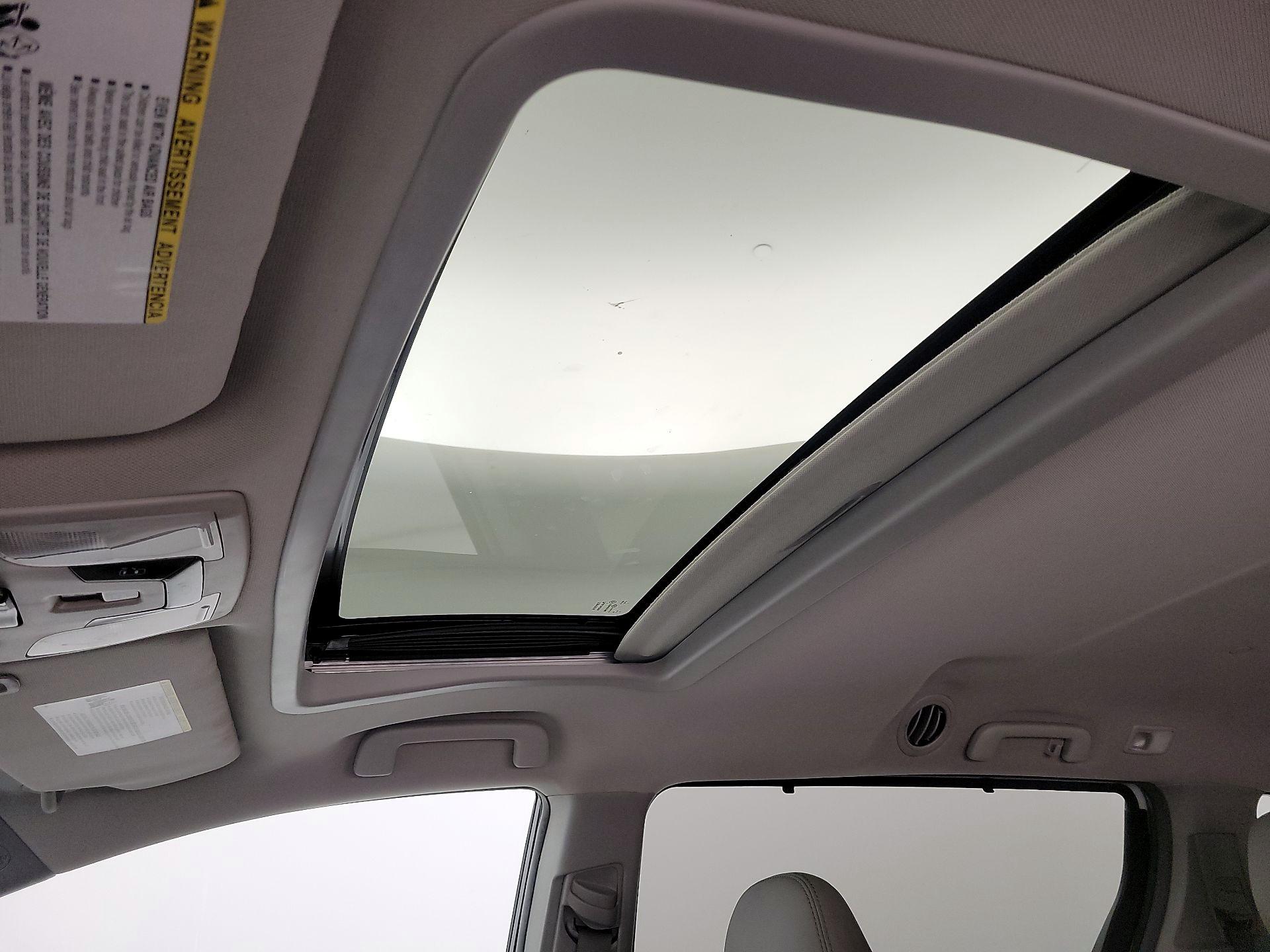 Thumbnail: 2016 Toyota Sienna - 19