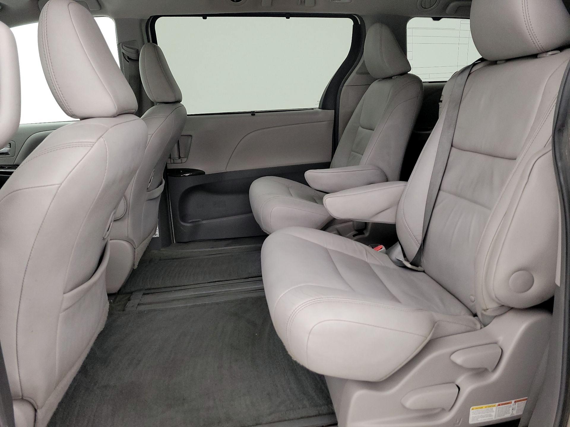 Thumbnail: 2016 Toyota Sienna - 20