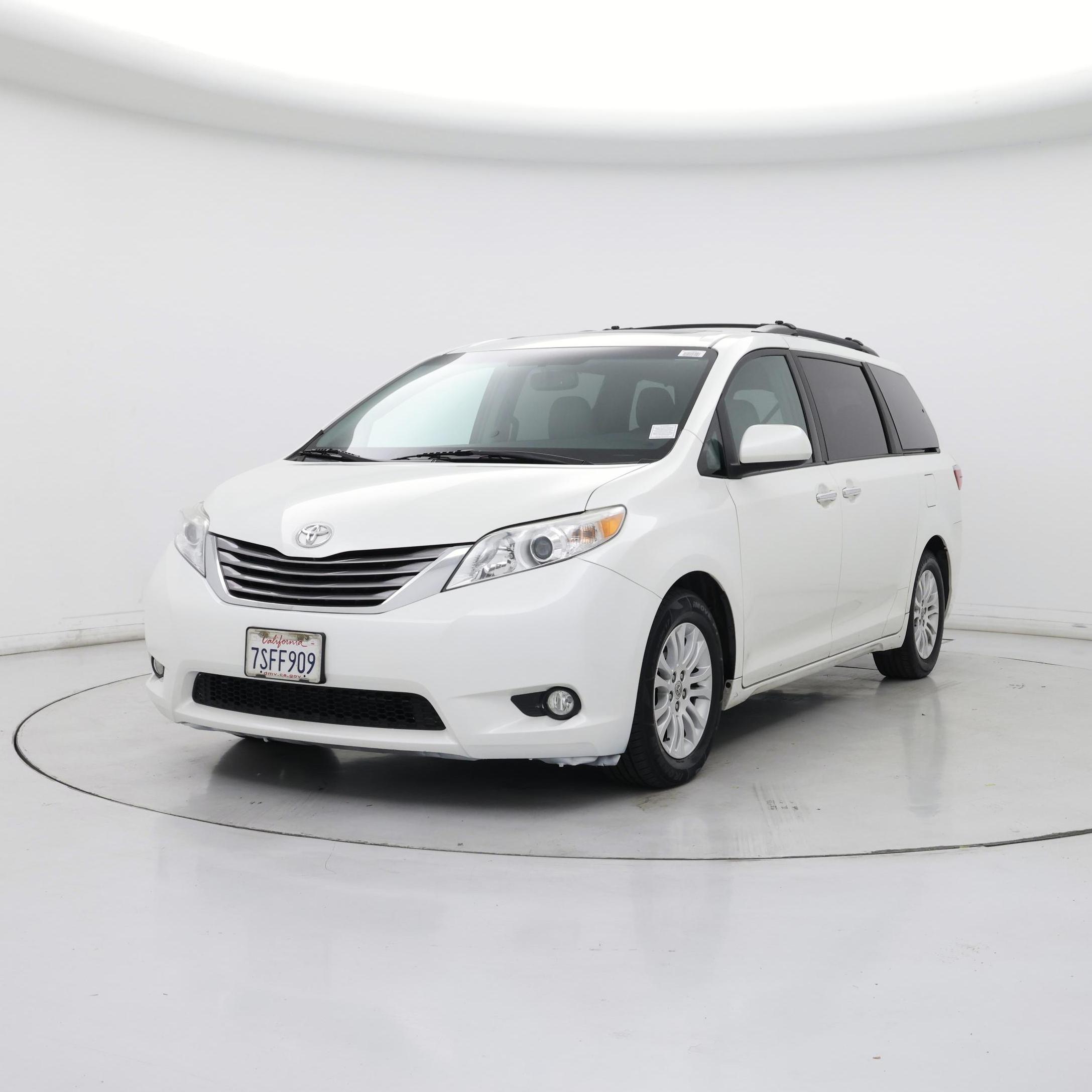 Thumbnail: 2016 Toyota Sienna - 4