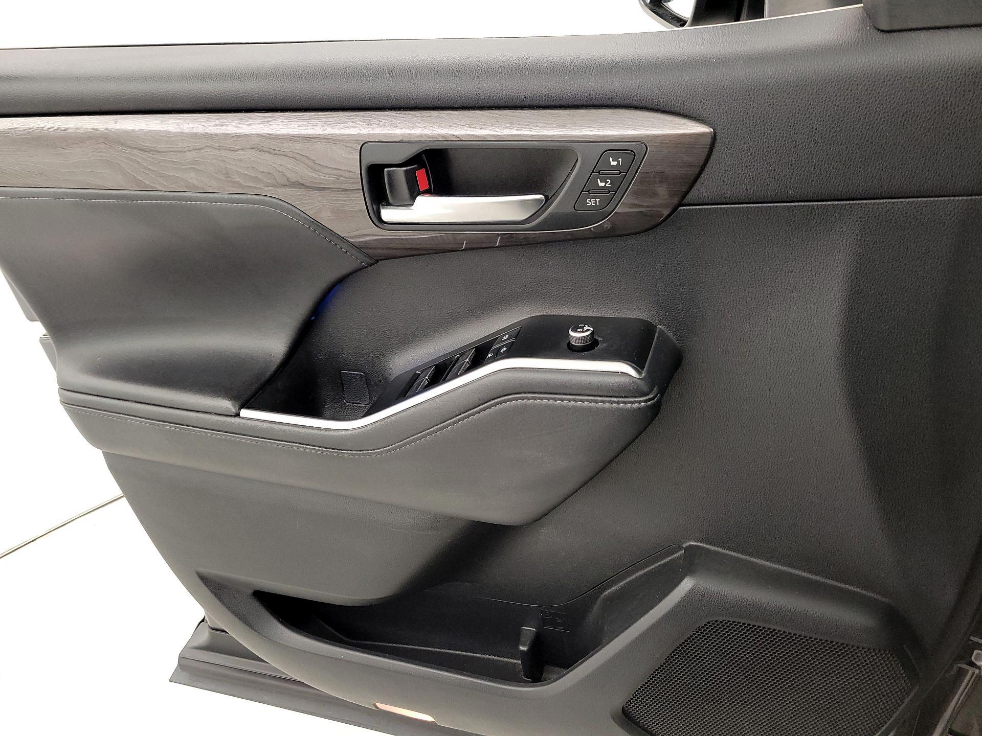 Thumbnail: 2021 Toyota Highlander - 12