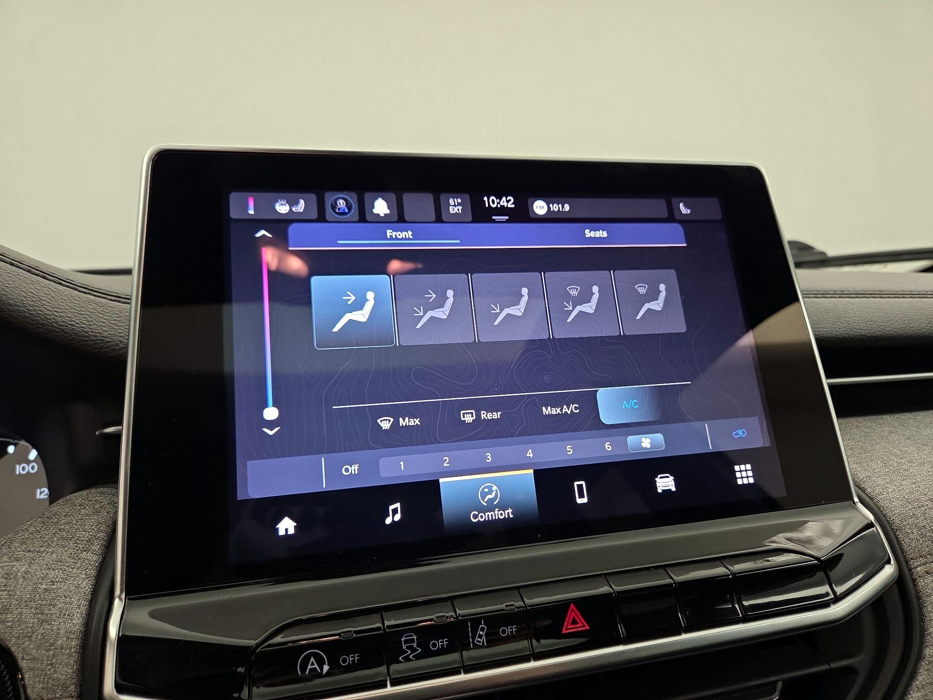 Thumbnail: 2023 Jeep Compass - 16