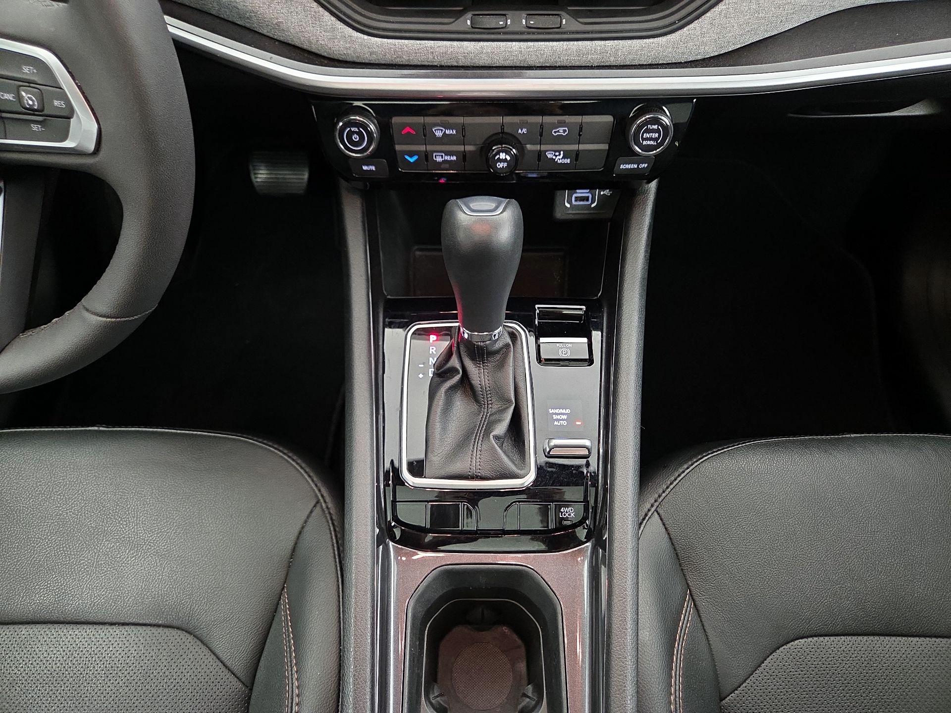 Thumbnail: 2023 Jeep Compass - 17