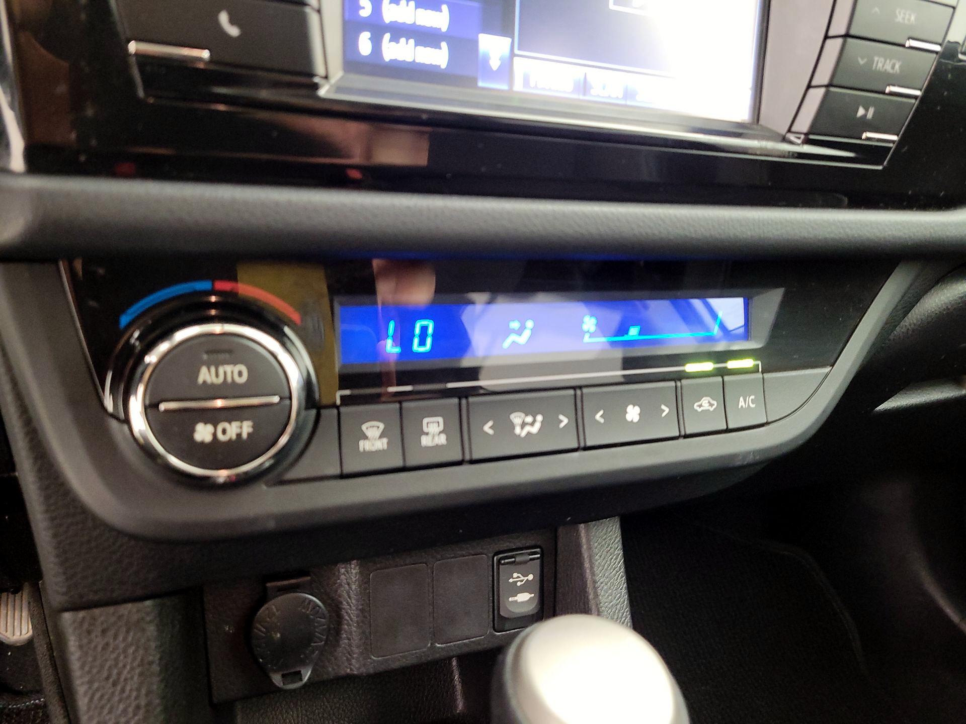 Thumbnail: 2015 Toyota Corolla - 16