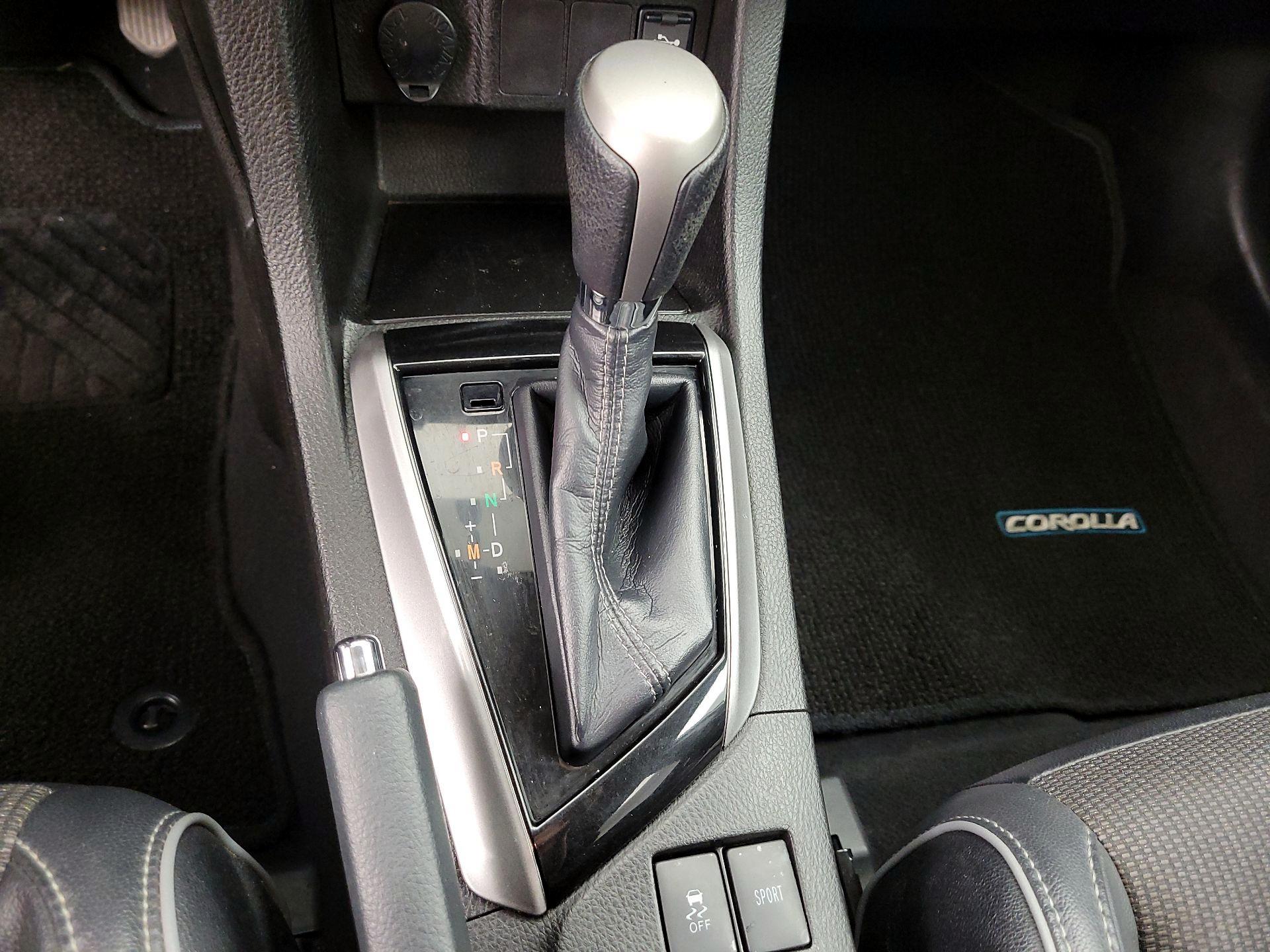 Thumbnail: 2015 Toyota Corolla - 17