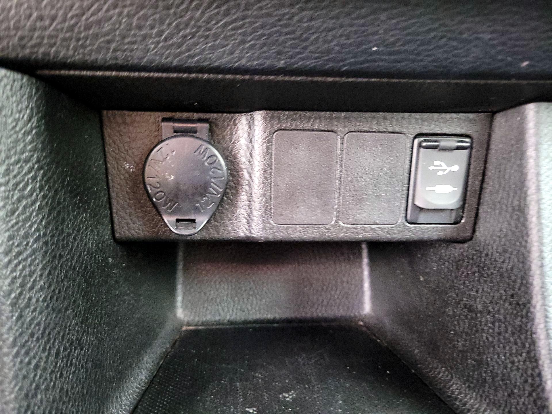 Thumbnail: 2015 Toyota Corolla - 18