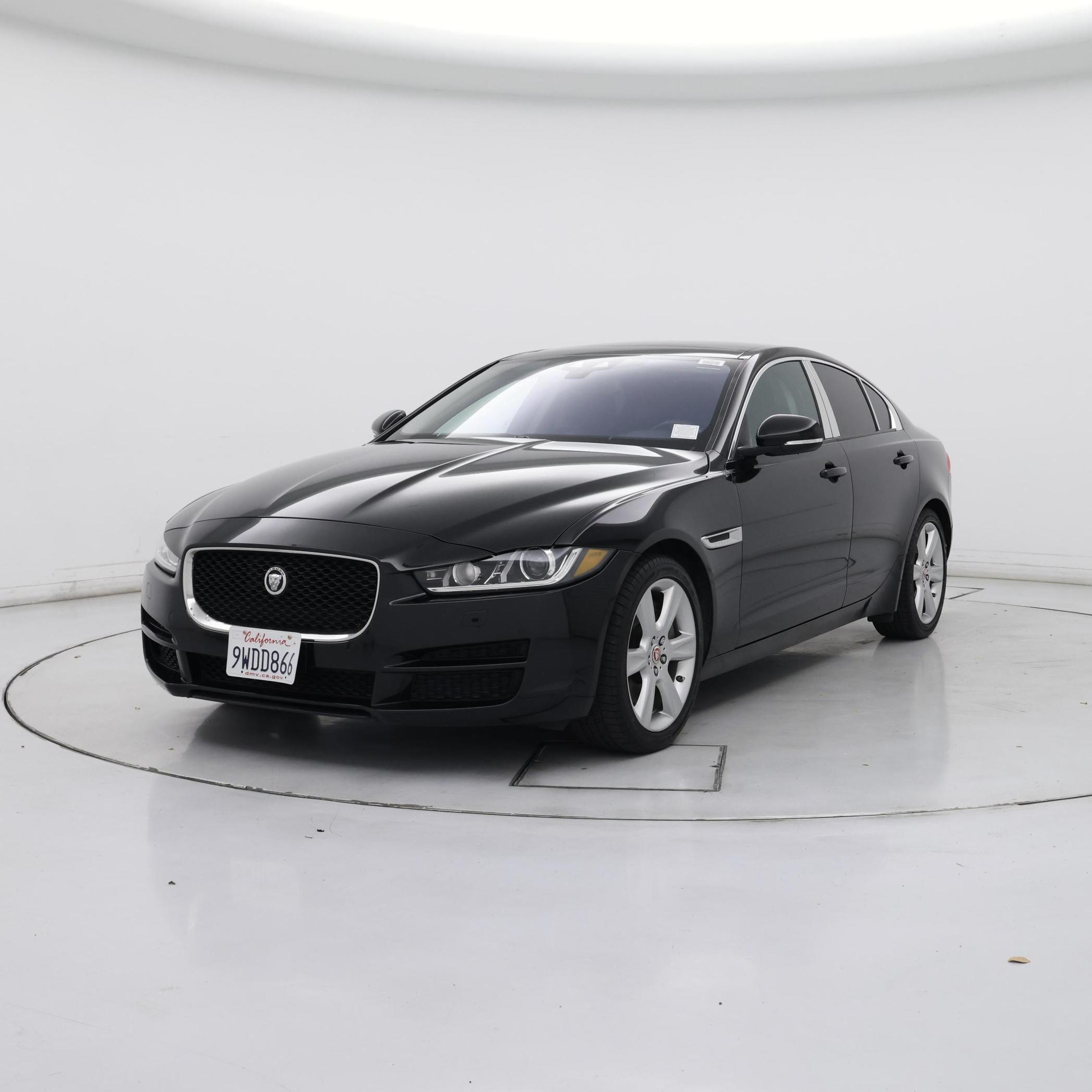 Thumbnail: 2017 Jaguar XE - 4