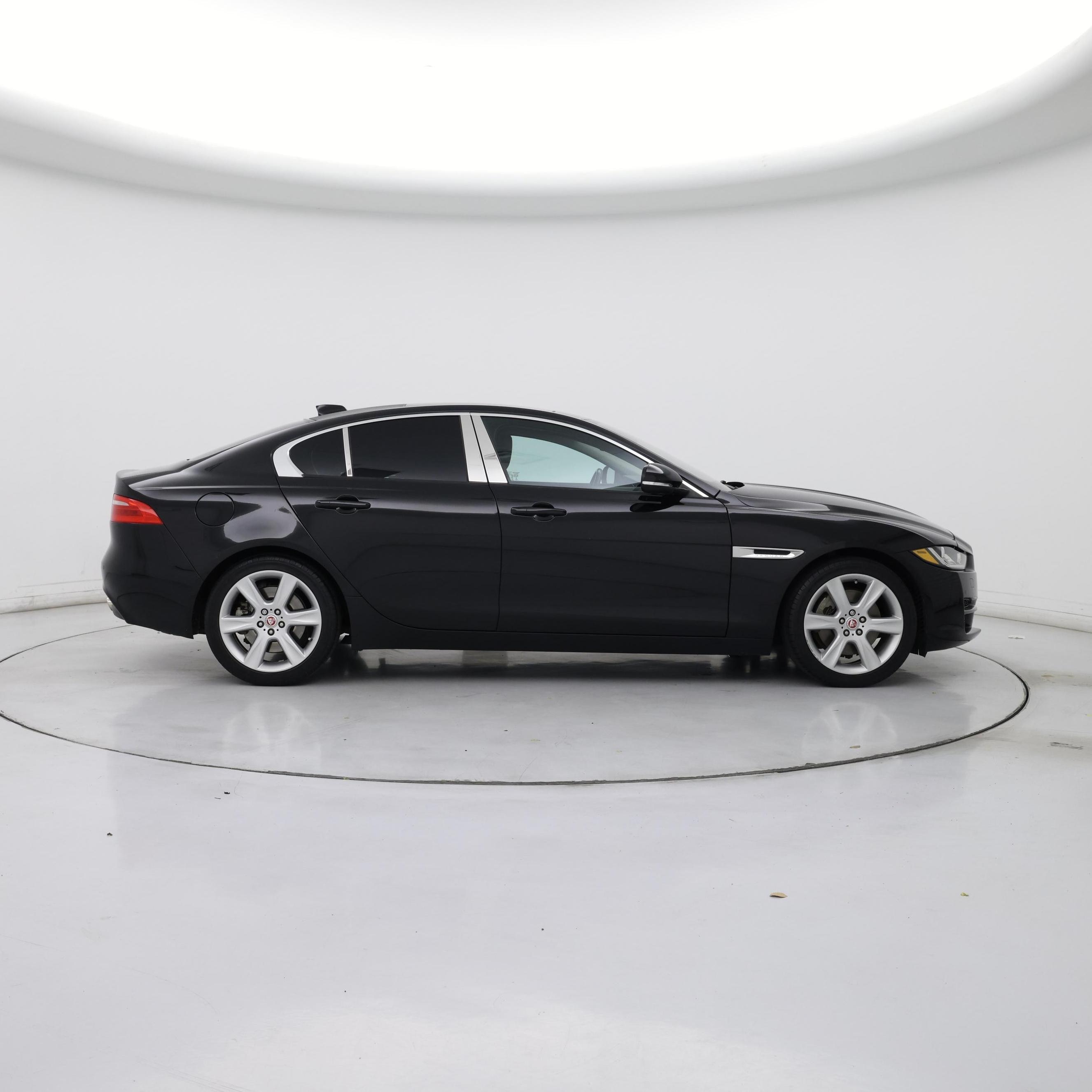 Thumbnail: 2017 Jaguar XE - 7