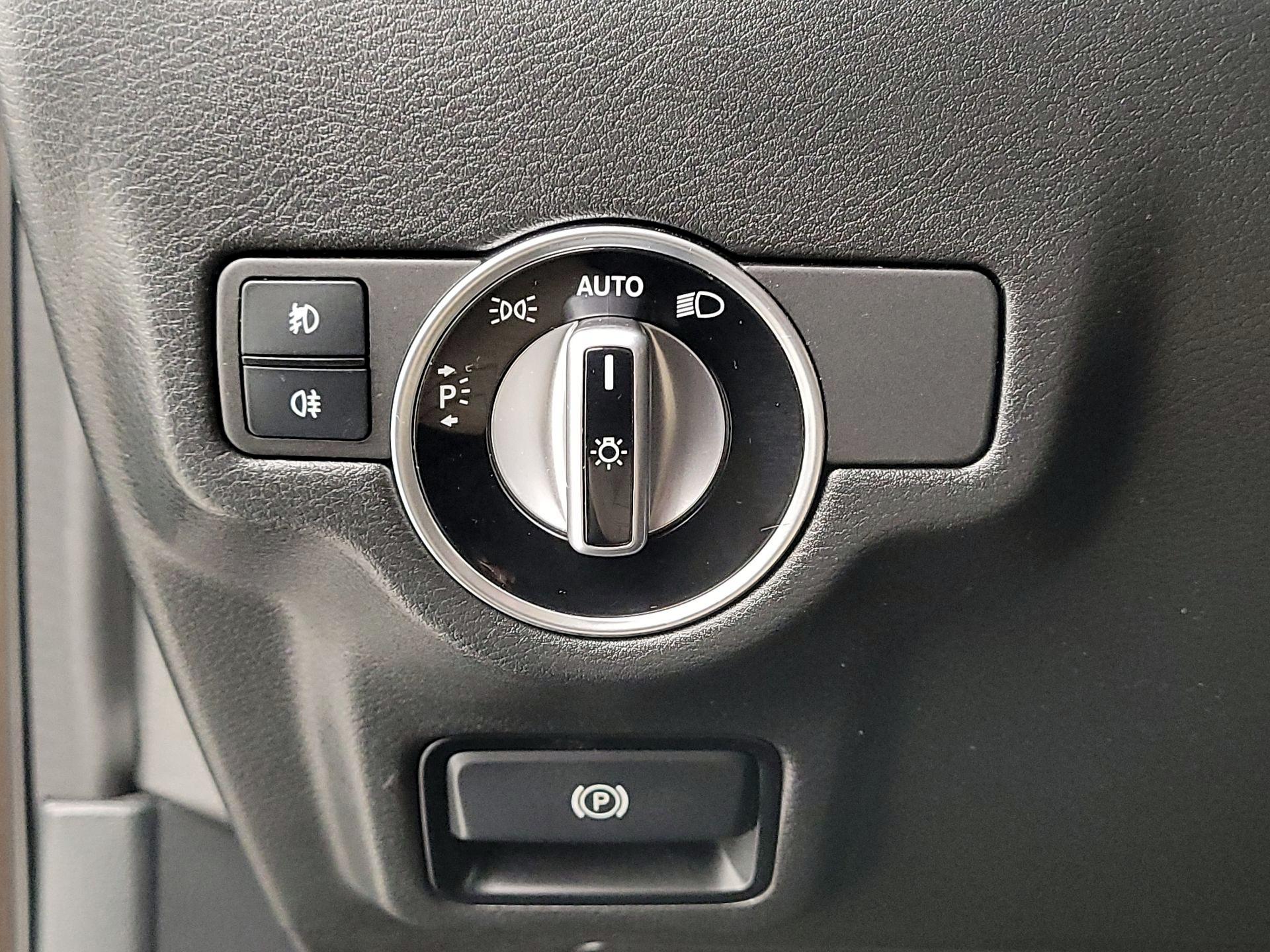 Thumbnail: 2017 INFINITI QX30 - 13