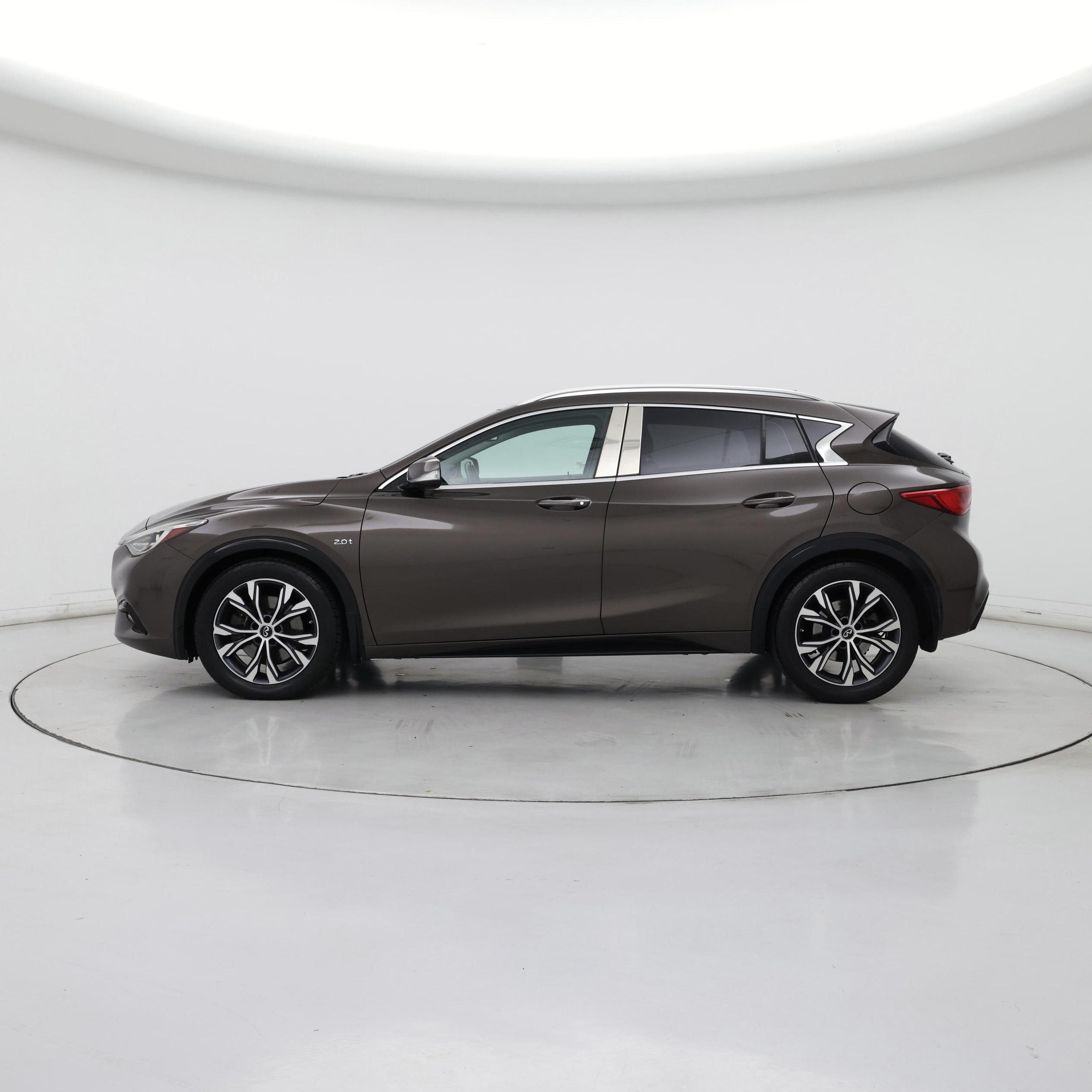 Thumbnail: 2017 INFINITI QX30 - 3