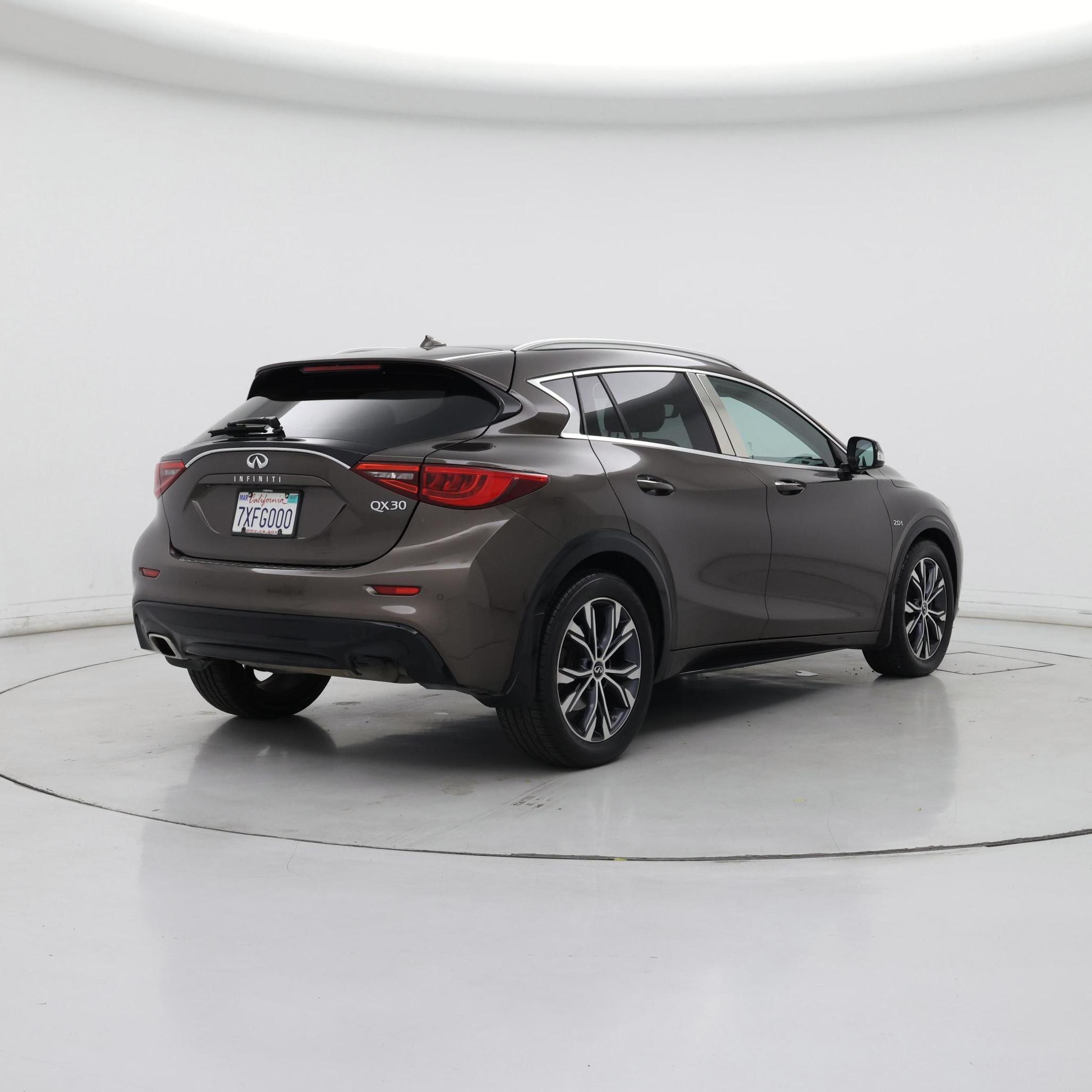 Thumbnail: 2017 INFINITI QX30 - 8