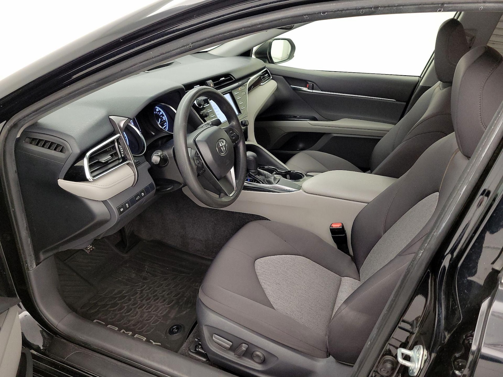 2018 Toyota Camry LE - Photo 12