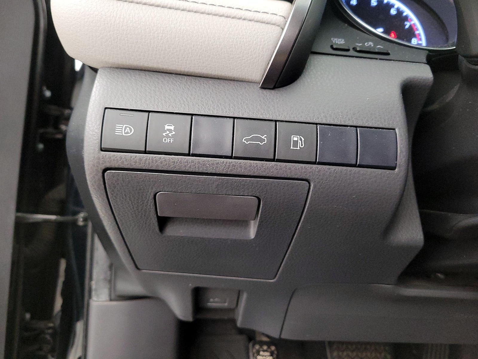 2018 Toyota Camry LE - Photo 14