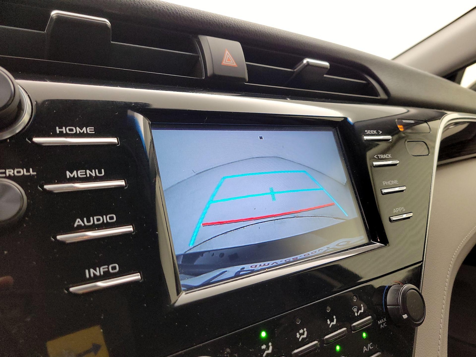 2018 Toyota Camry LE - Photo 15