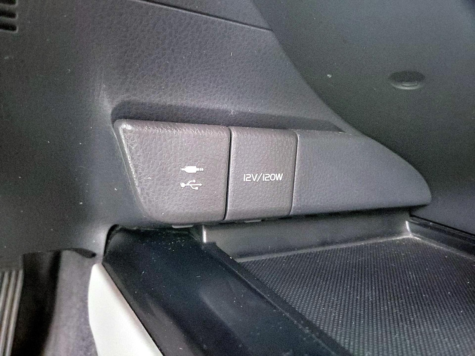 2018 Toyota Camry LE - Photo 19