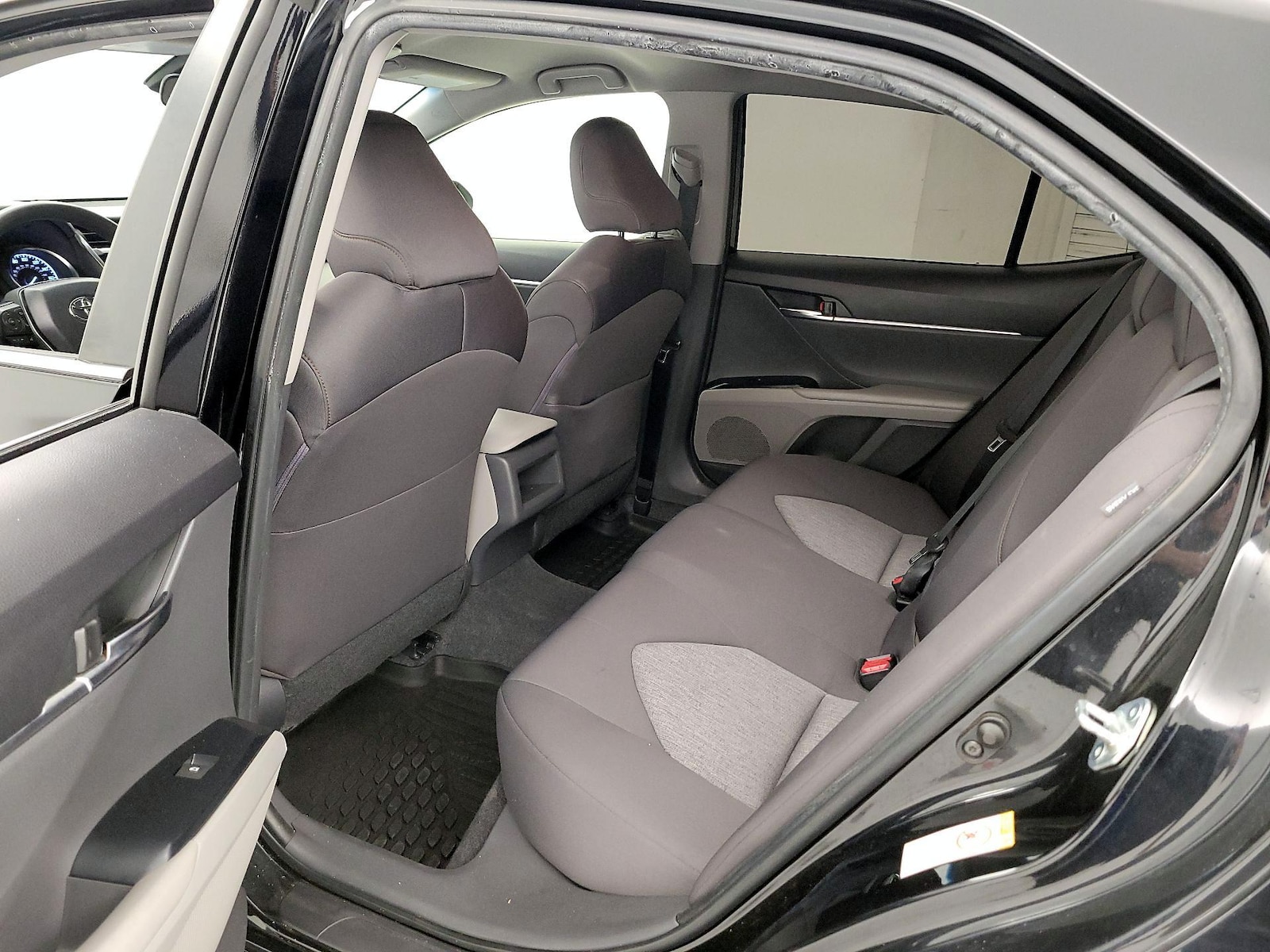 2018 Toyota Camry LE - Photo 20