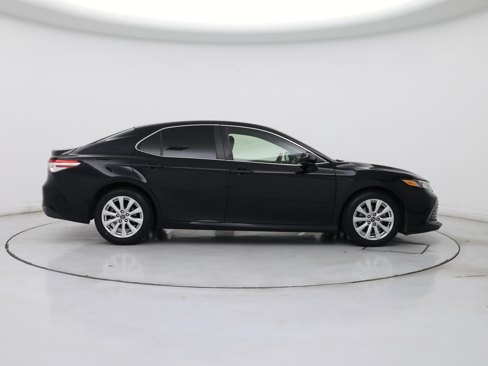 2018 Toyota Camry LE - Photo 8