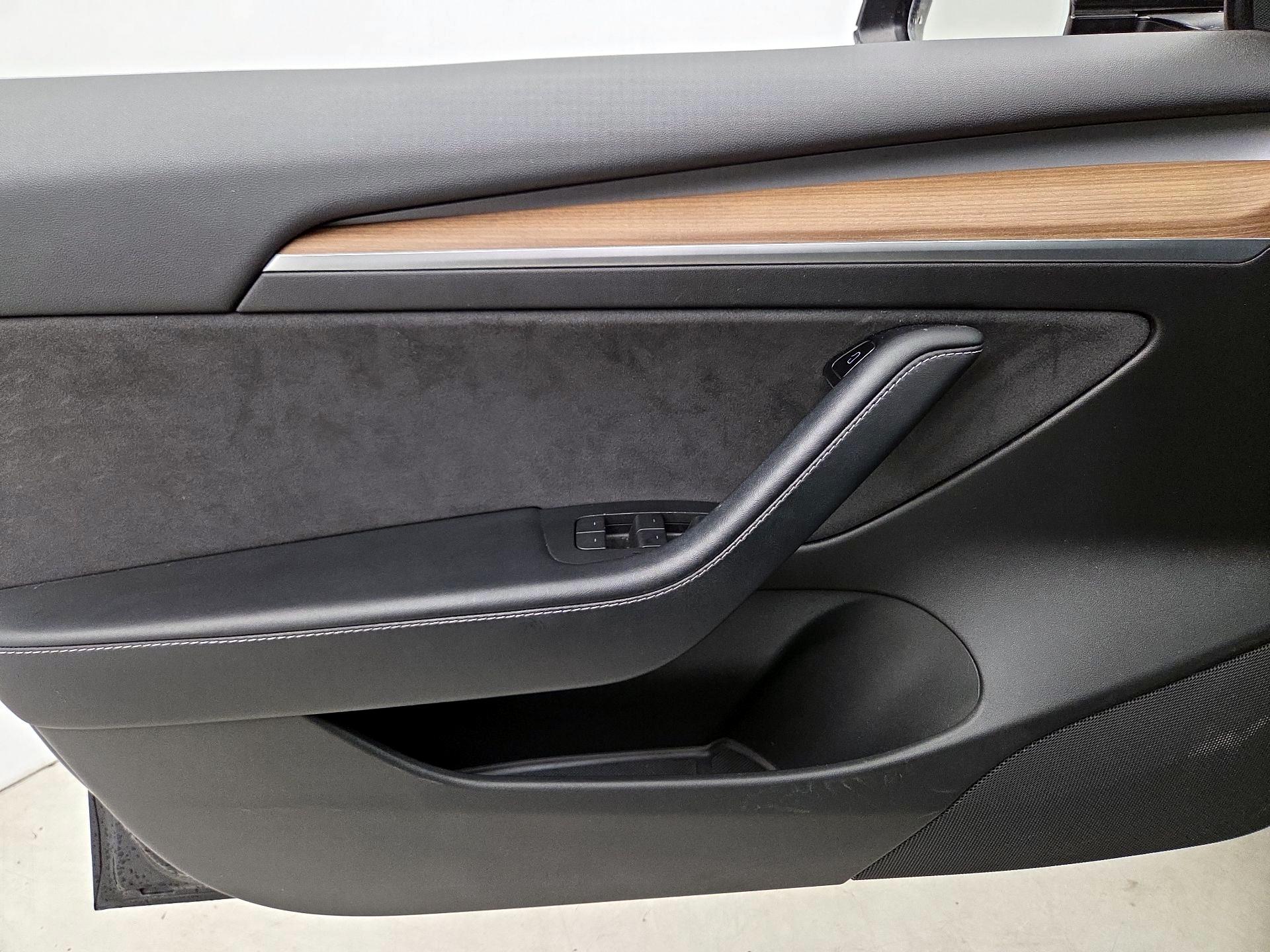 Thumbnail: 2022 Tesla Model 3 - 12