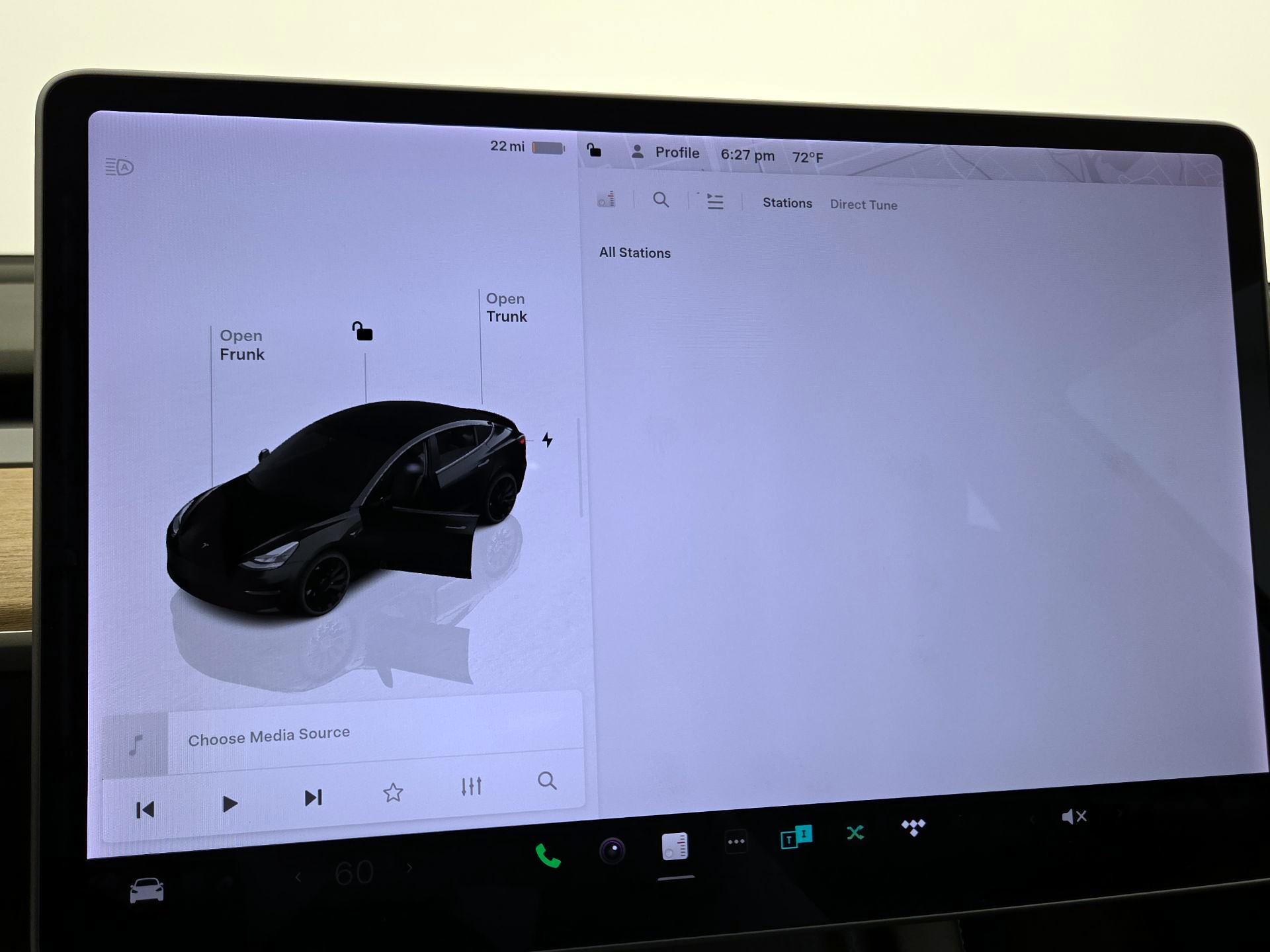 Thumbnail: 2022 Tesla Model 3 - 15